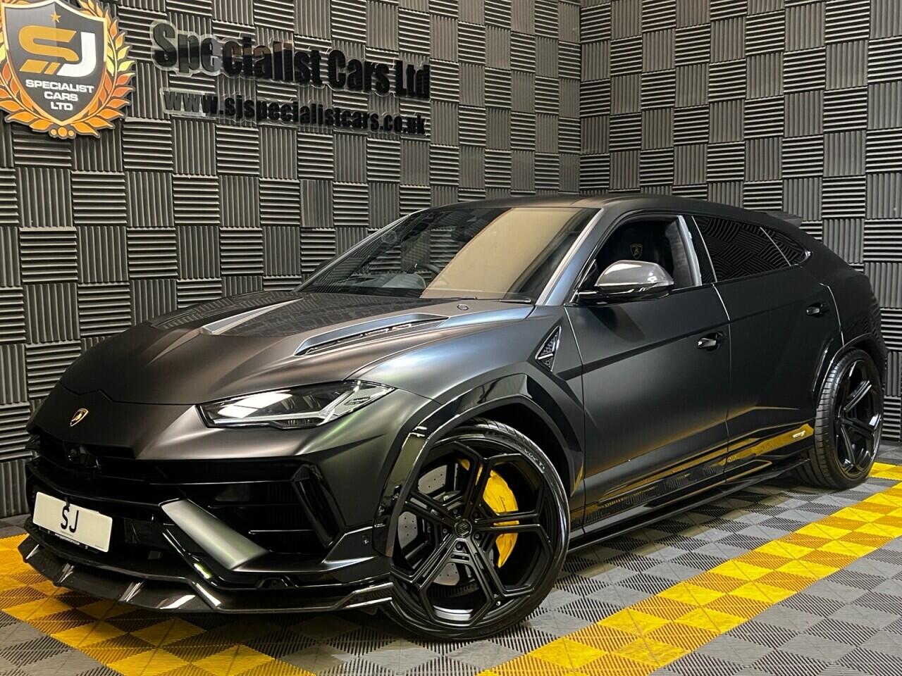 Lamborghini Urus view 6
