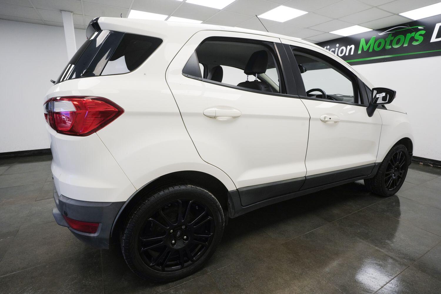 Ford EcoSport view 3