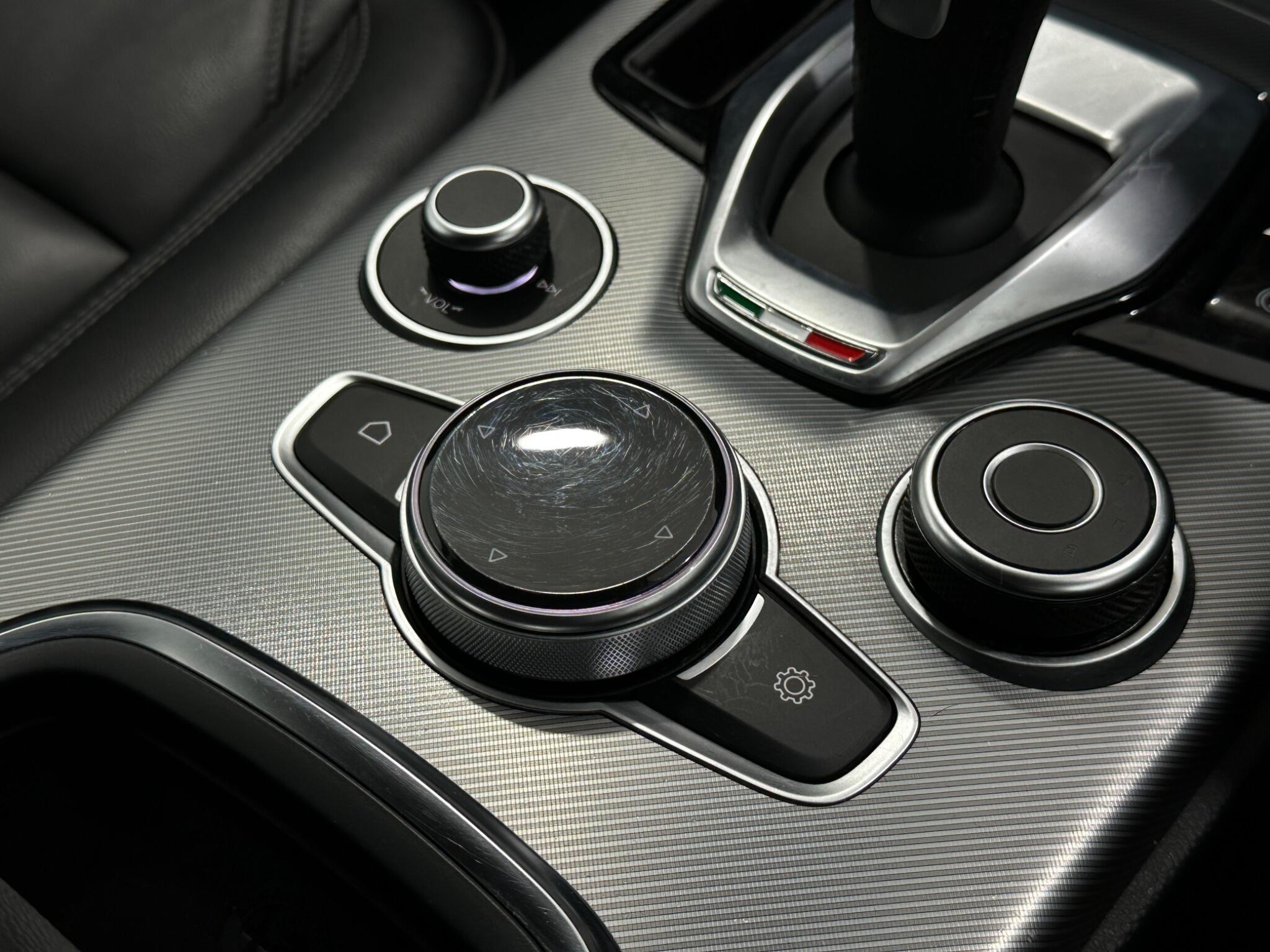 Alfa Romeo Stelvio view 21