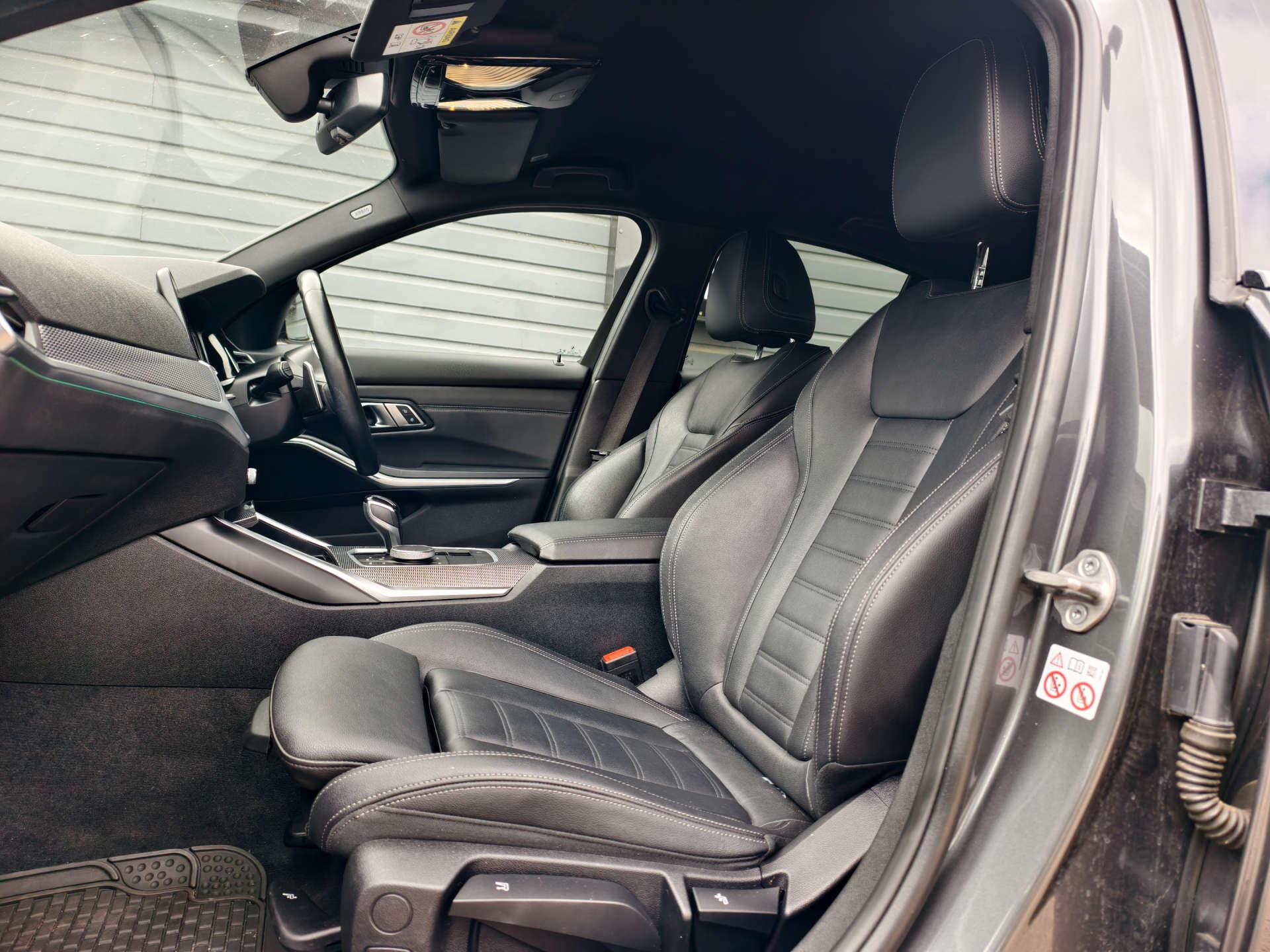 BMW 3 Series view 14