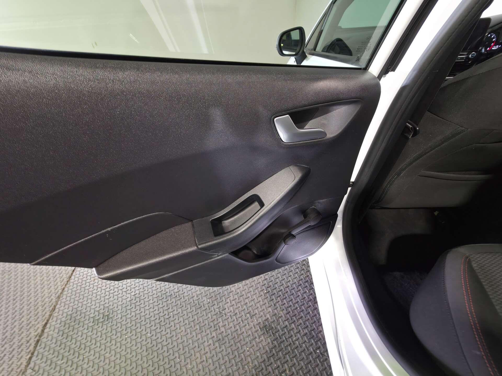 Ford Fiesta view 50