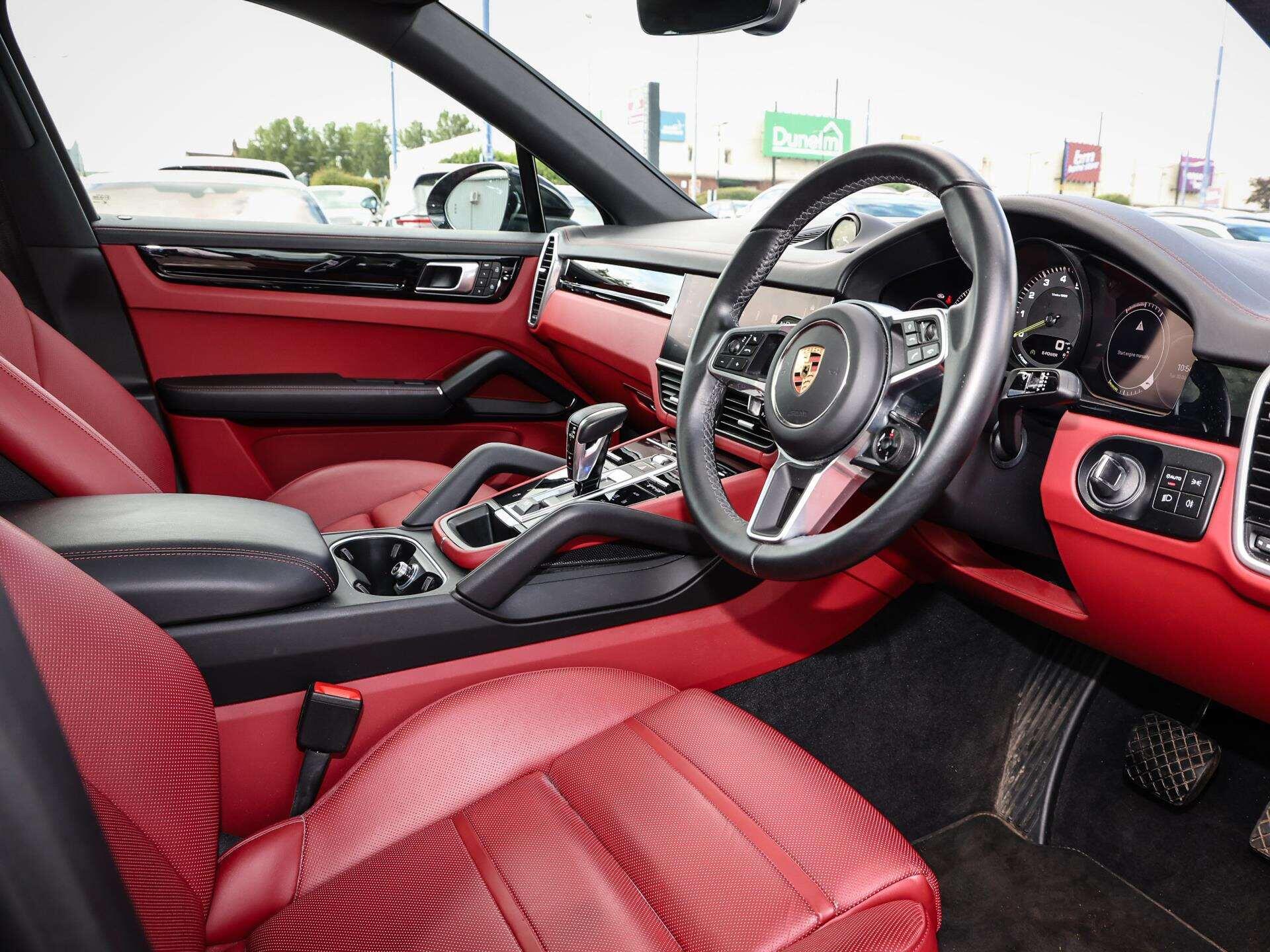 Porsche Cayenne view 11