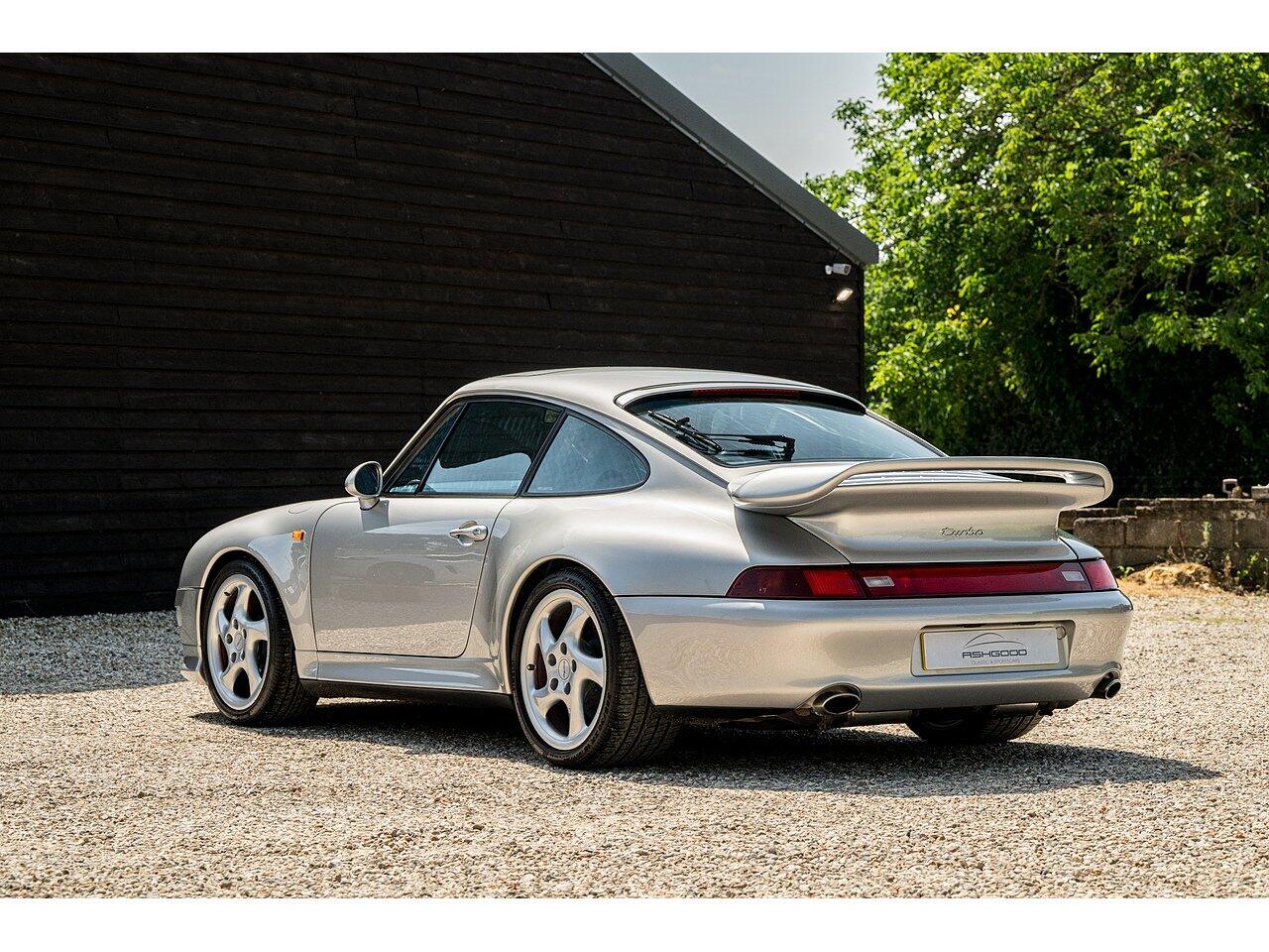 Porsche 911 view 9