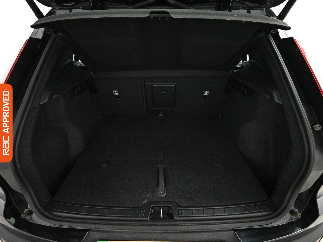 Volvo XC40 view 29