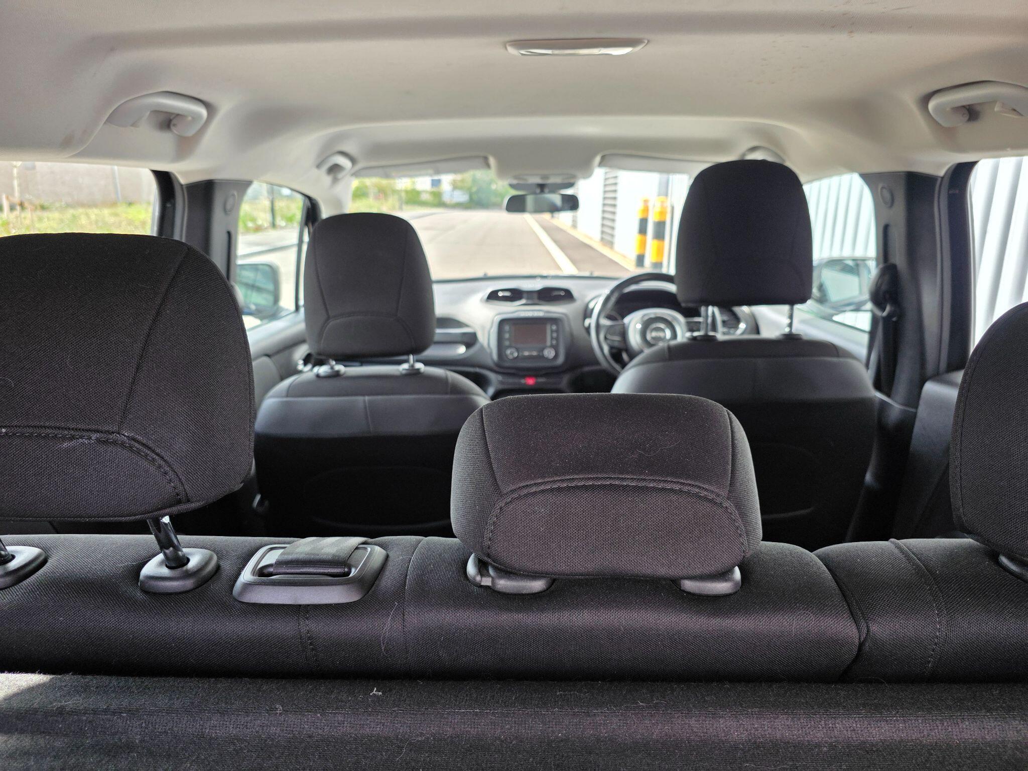 Jeep Renegade view 8