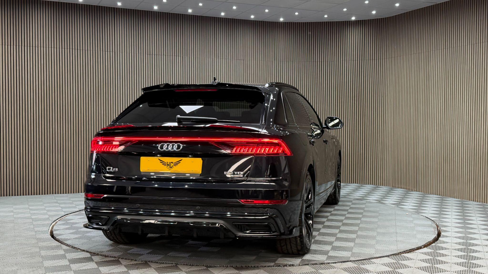 Audi Q8 view 43