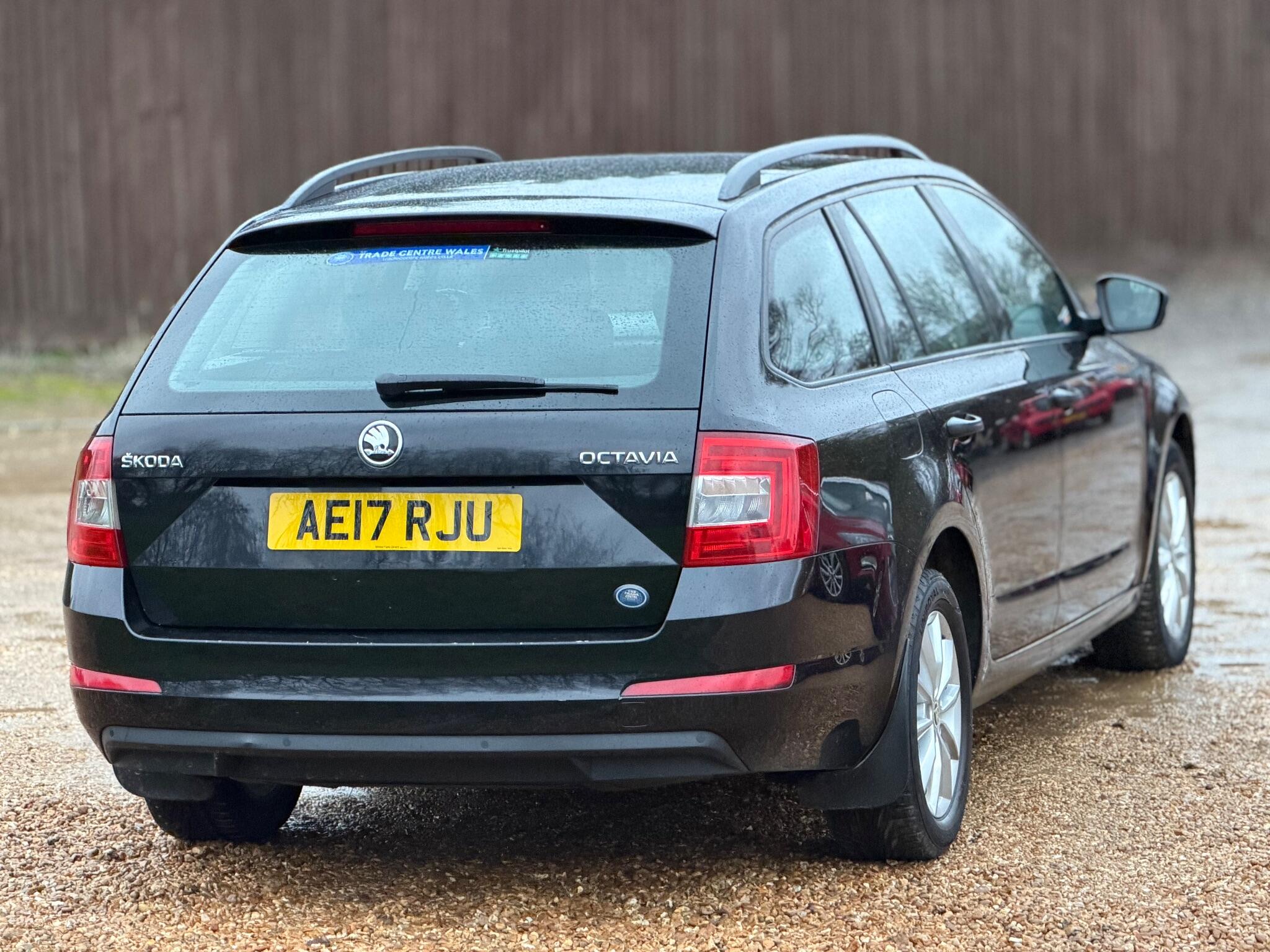 2017 Skoda Octavia 1.6 TDI S Euro 6 (s/s) 5dr image 12