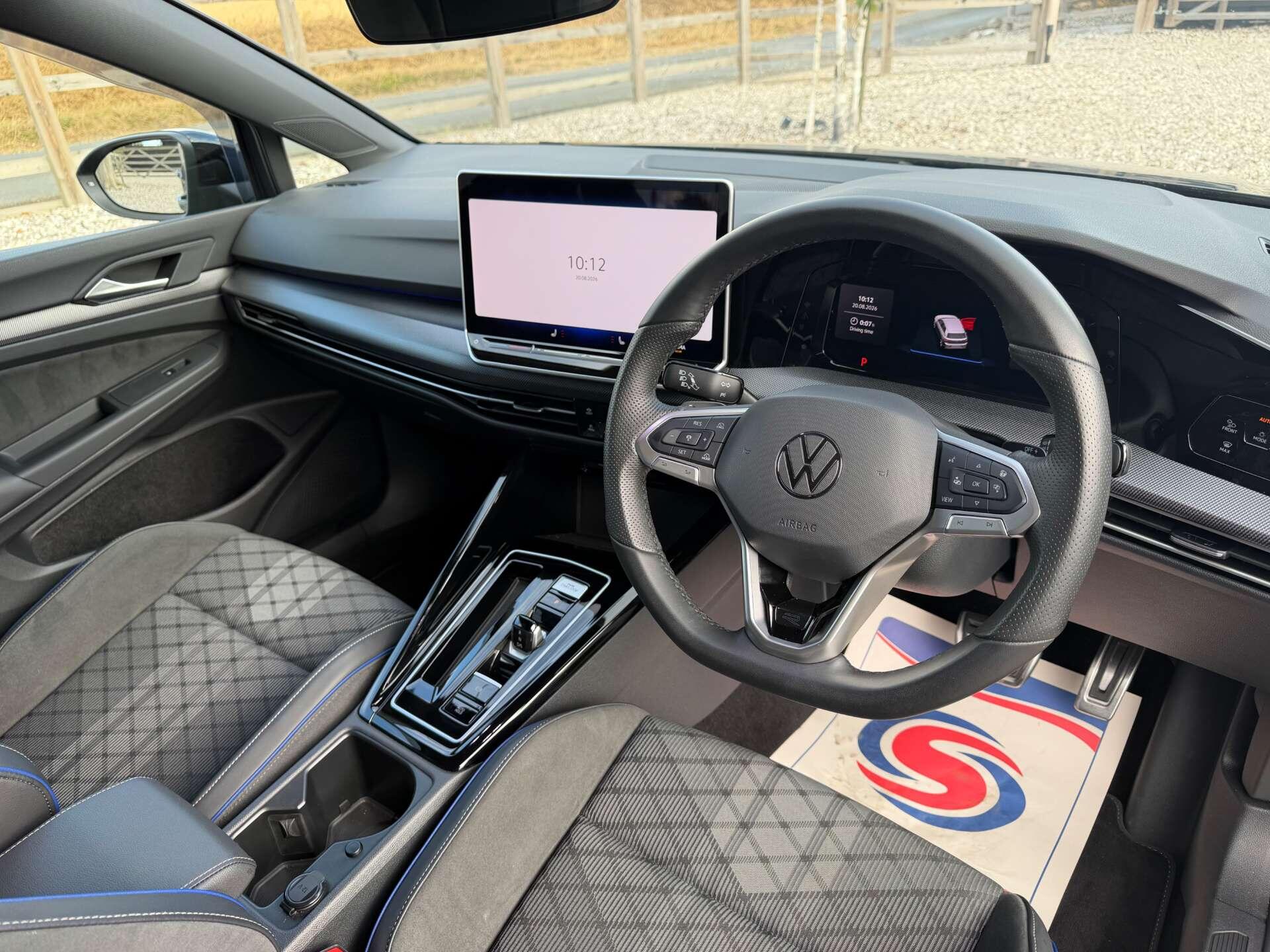 Volkswagen Golf view 17