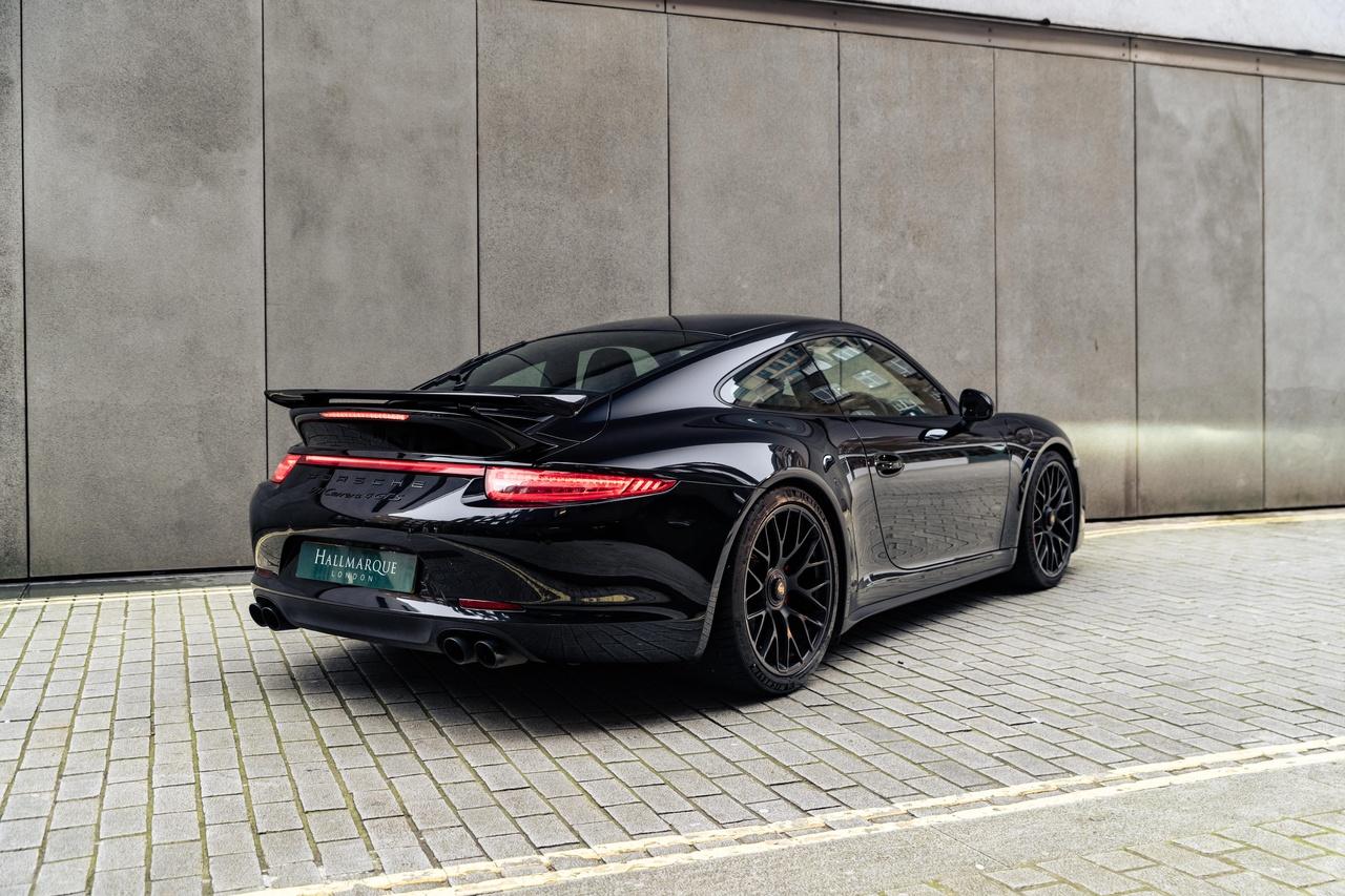 Porsche 911 view 9