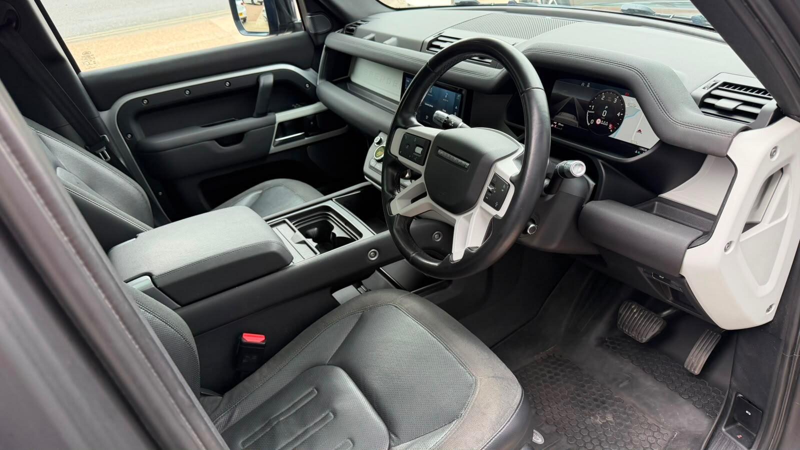 Land Rover Defender 110 view 12