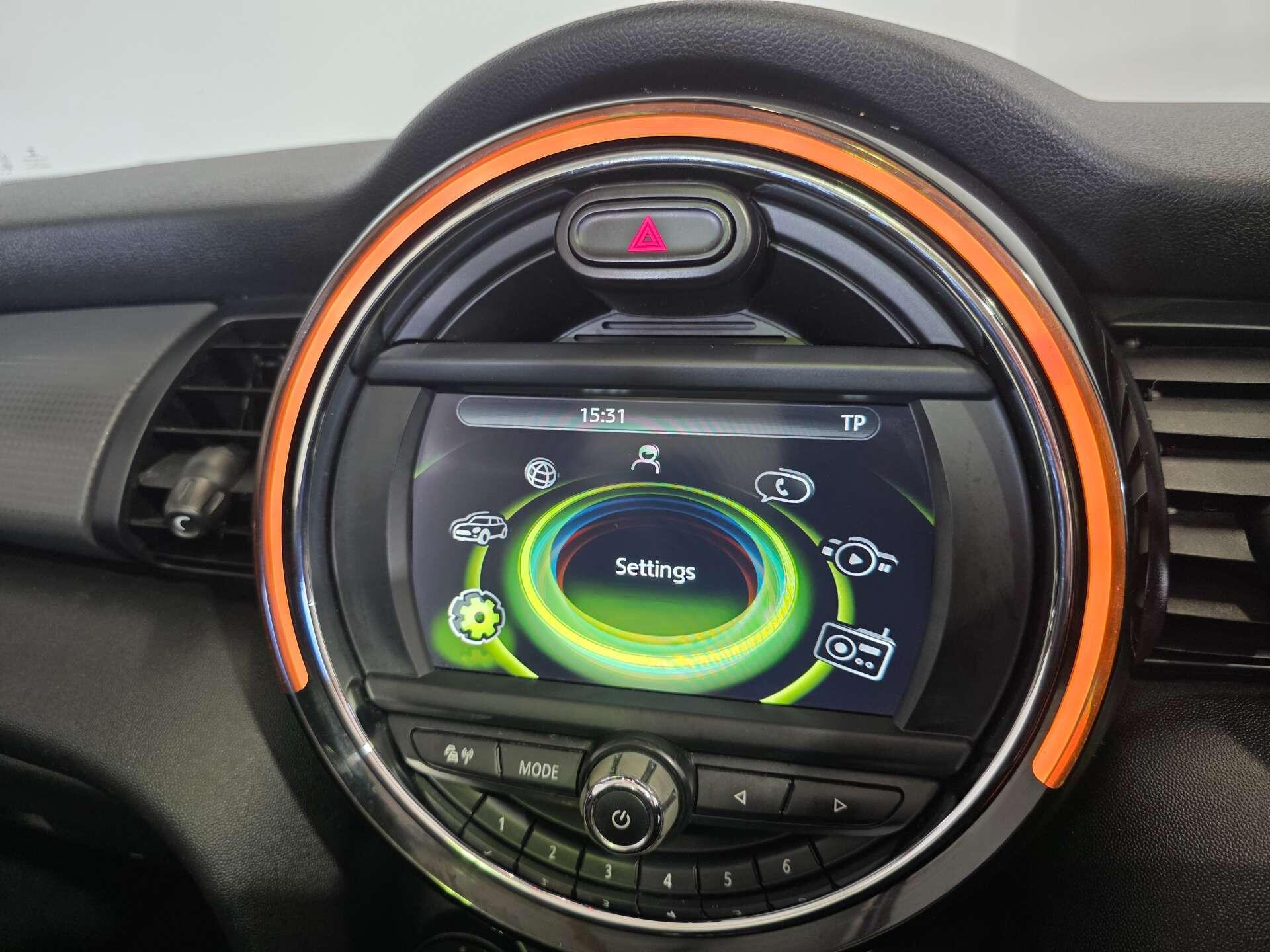 Mini Convertible view 33