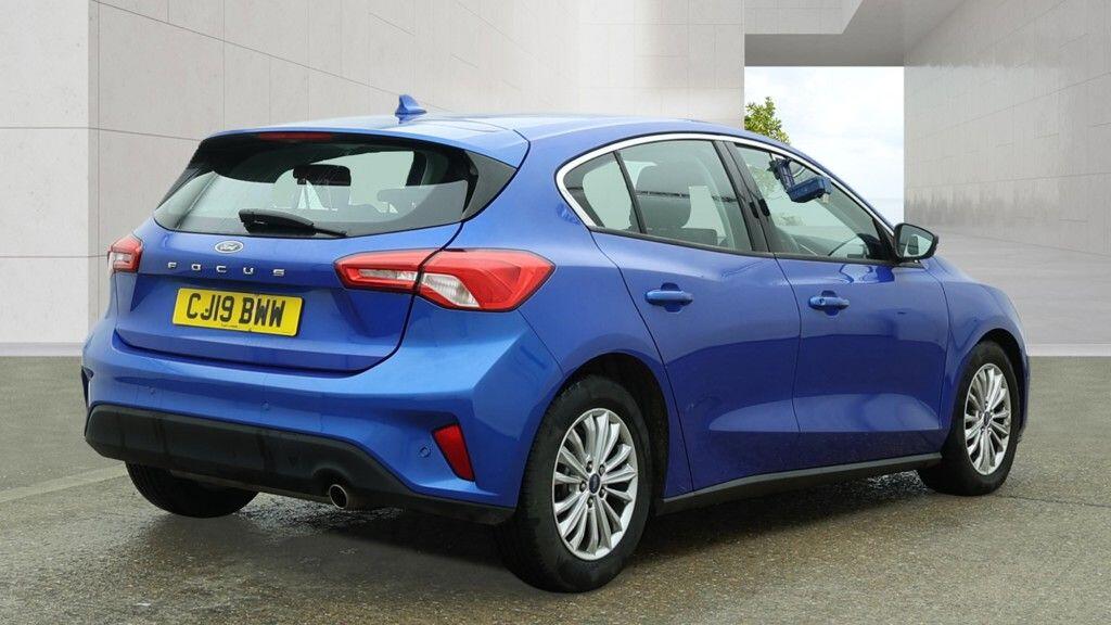 Ford Focus view 6