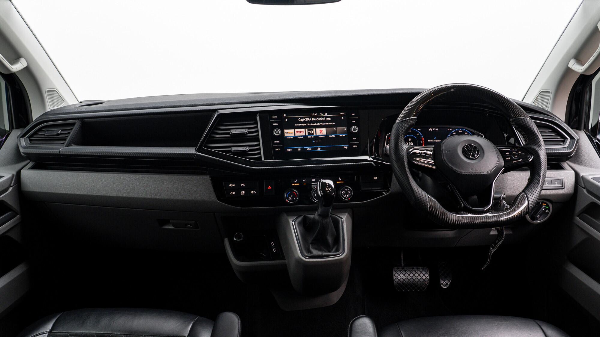 Volkswagen Transporter view 5