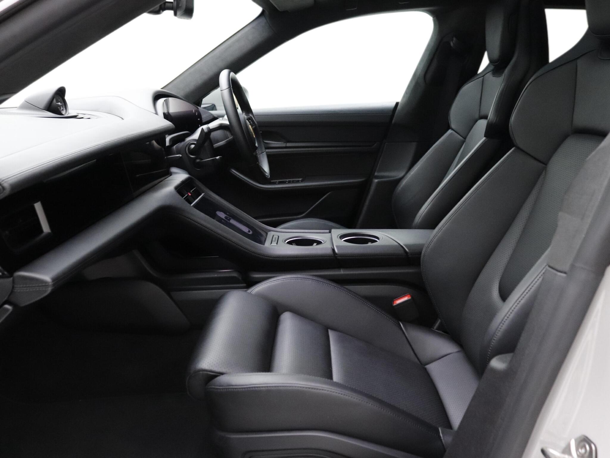 Porsche Taycan view 13