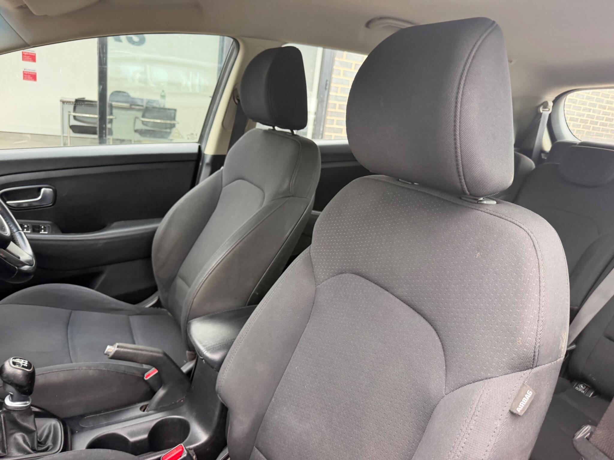 Kia Carens view 15