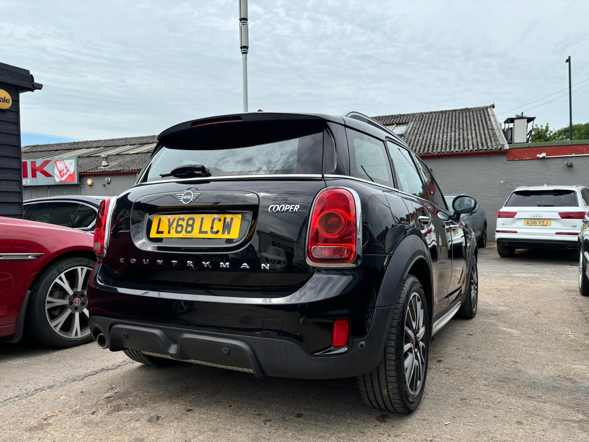 Mini Countryman view 3