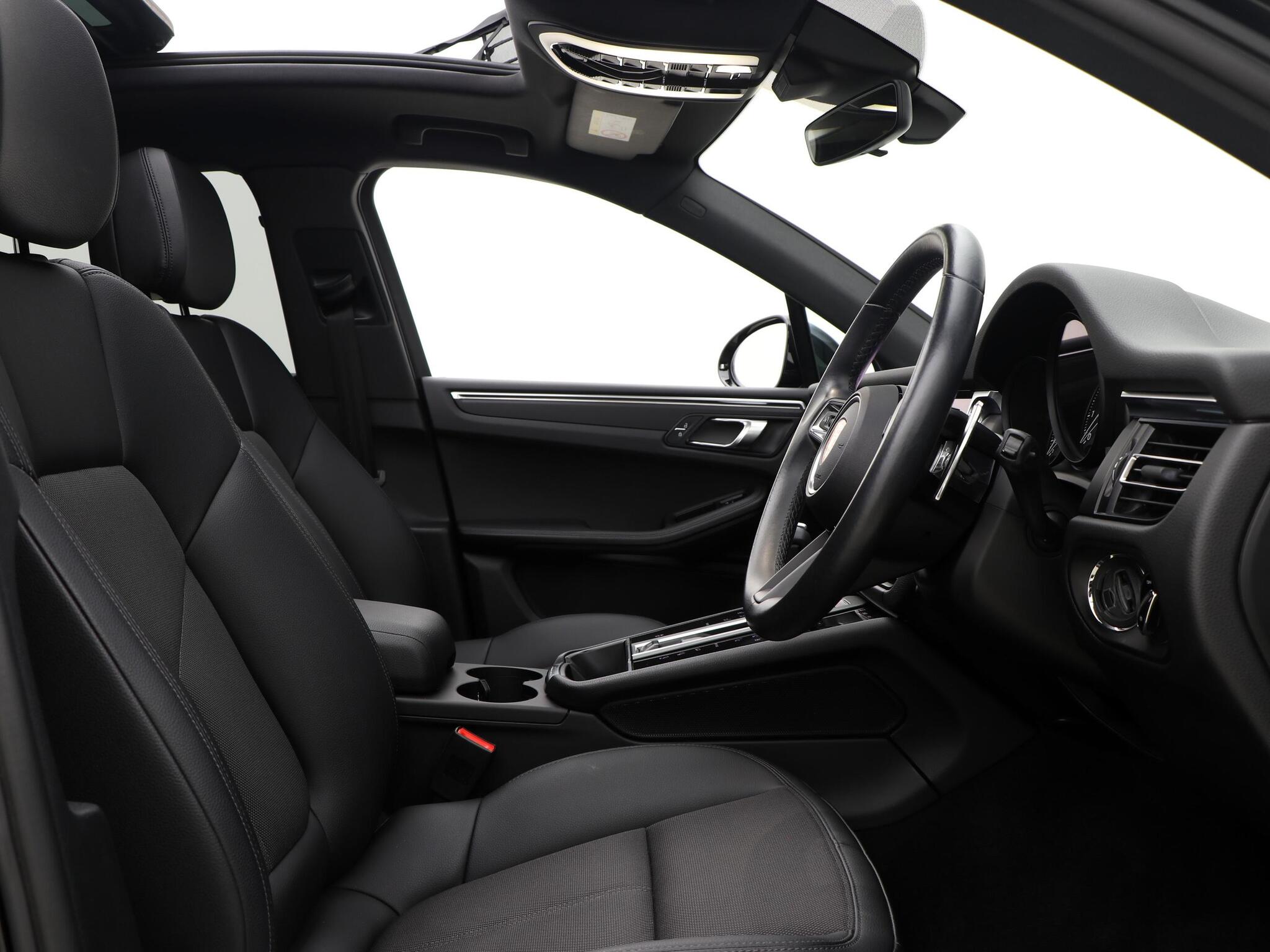 Porsche Macan view 37