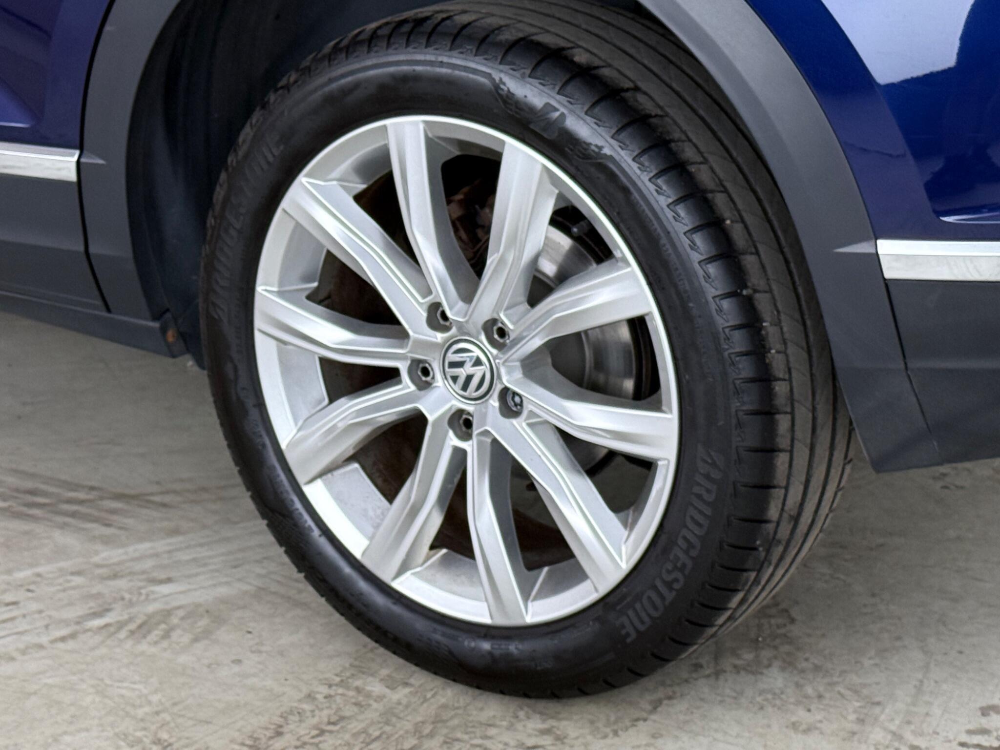 Volkswagen T-Roc view 8