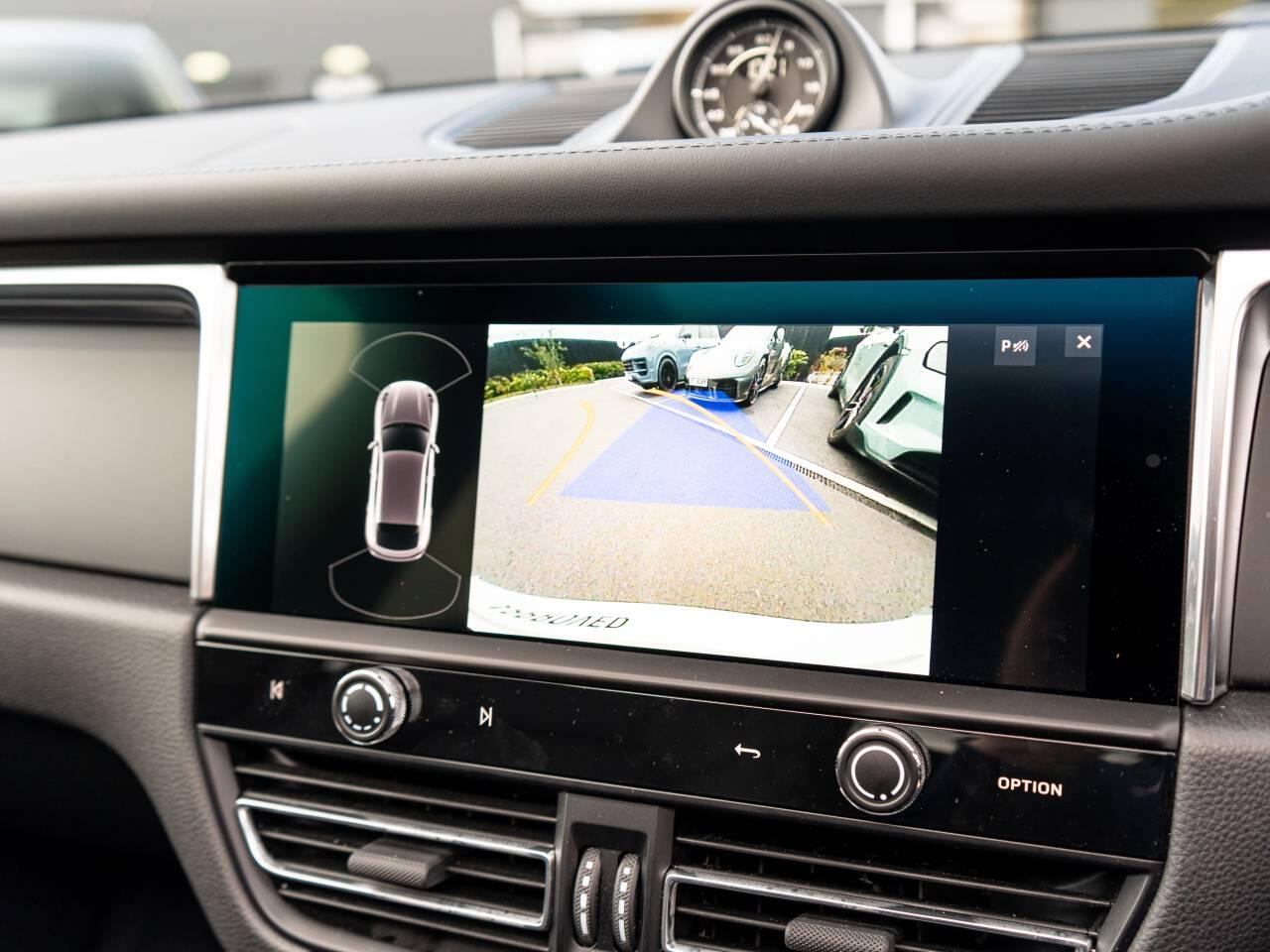 Porsche Macan view 38