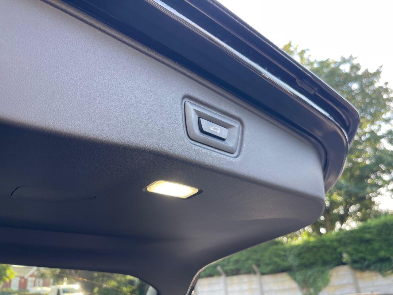 BMW 5 Series view 25