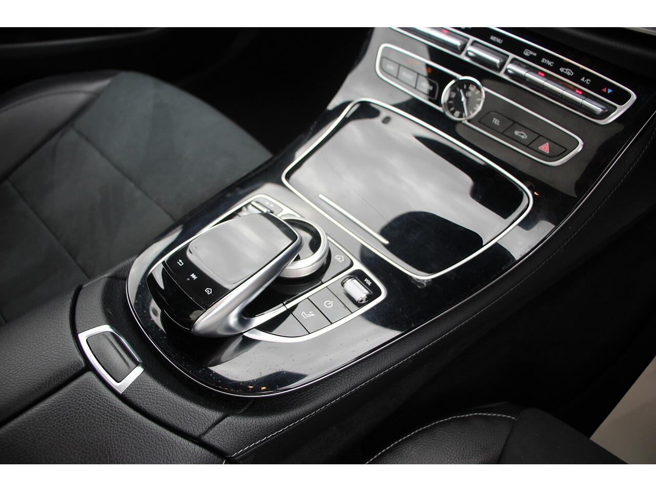Mercedes-Benz E Class view 31