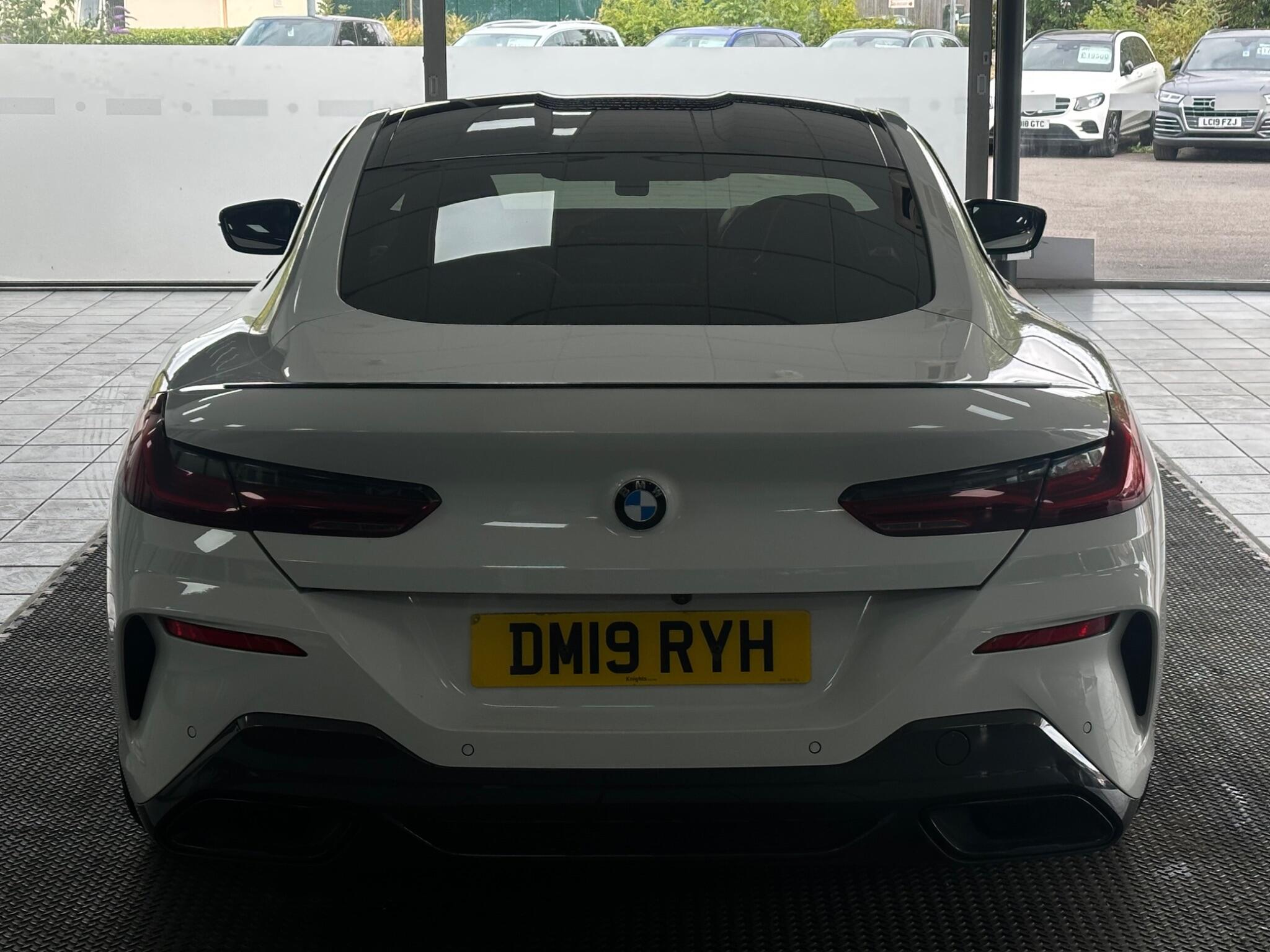 BMW 8 Series view 12