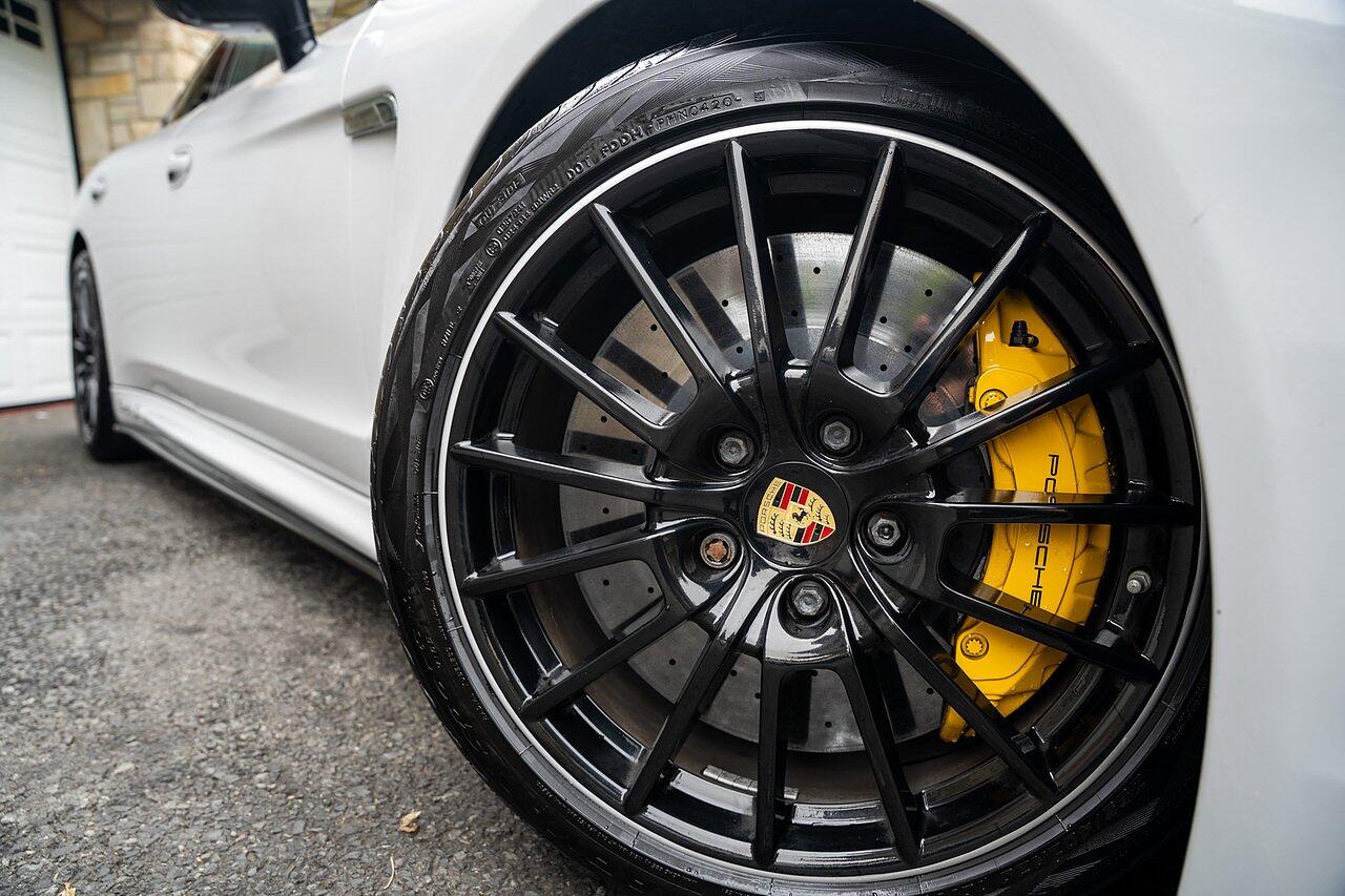 Porsche Panamera view 25
