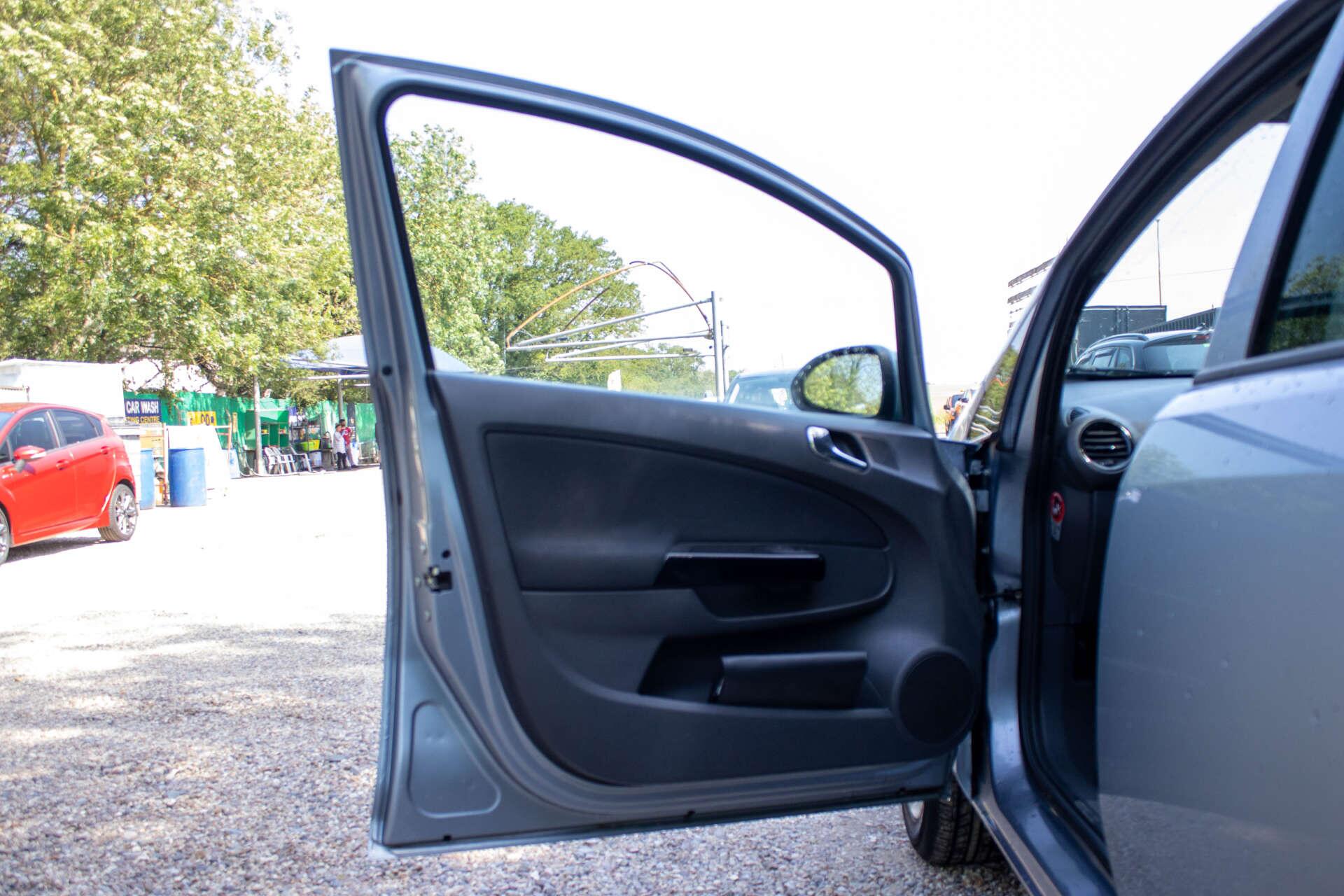 Vauxhall Corsa view 29