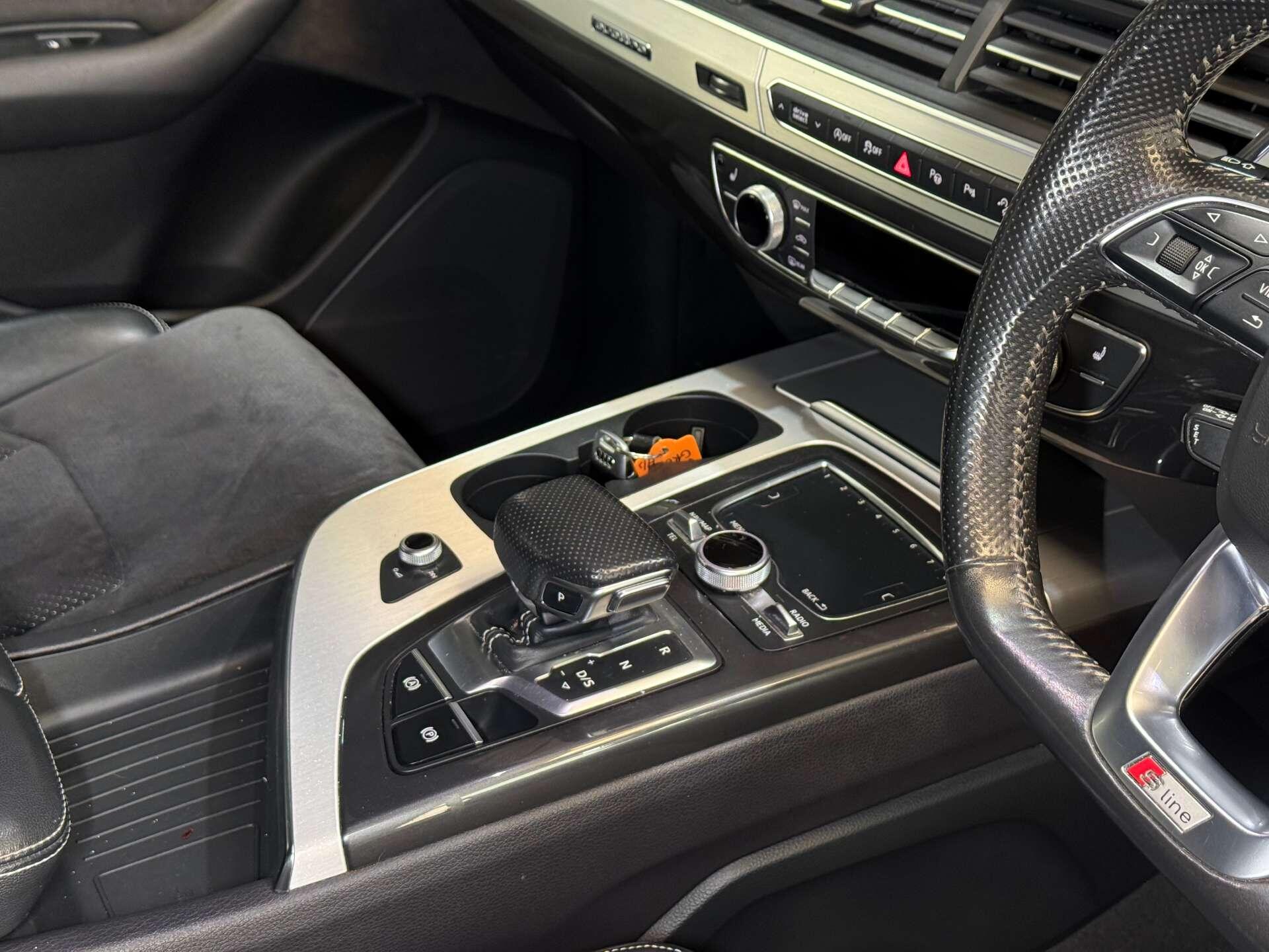 Audi Q7 view 22