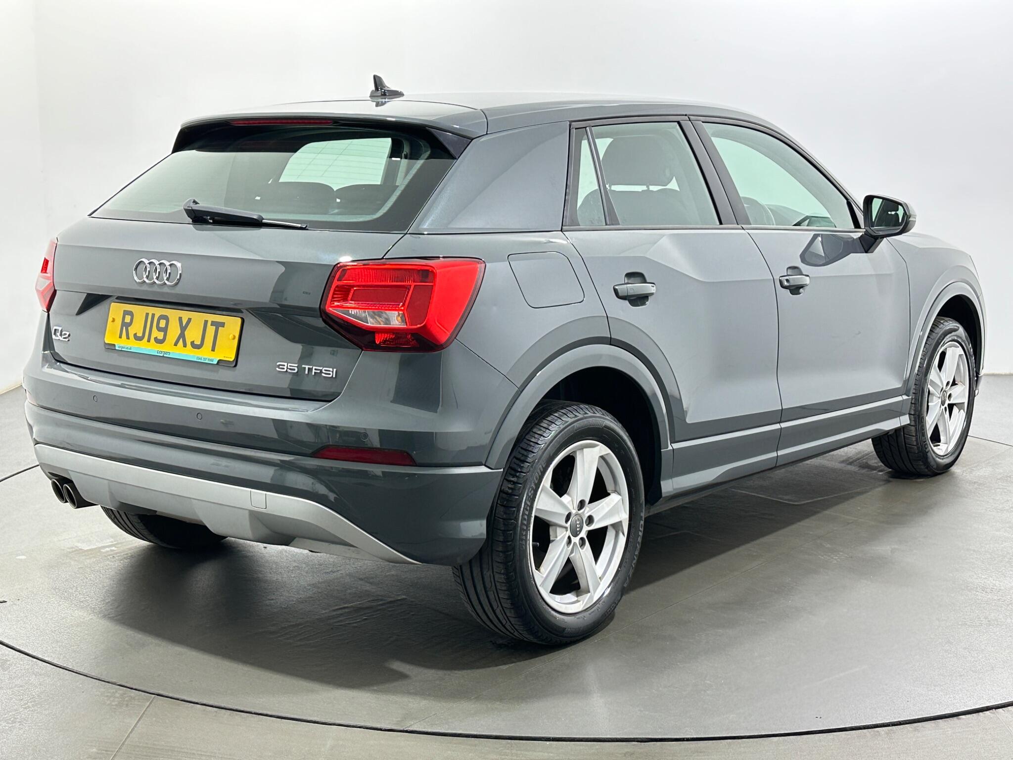Audi Q2 view 8