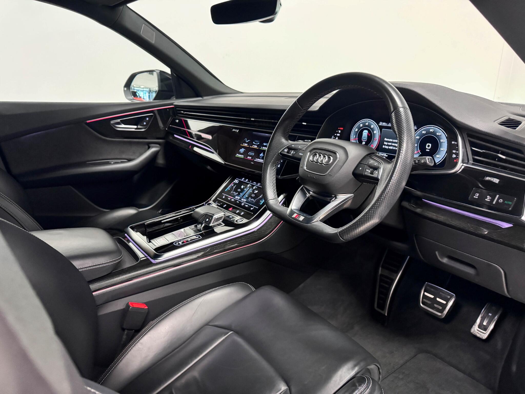 Audi Q8 view 33