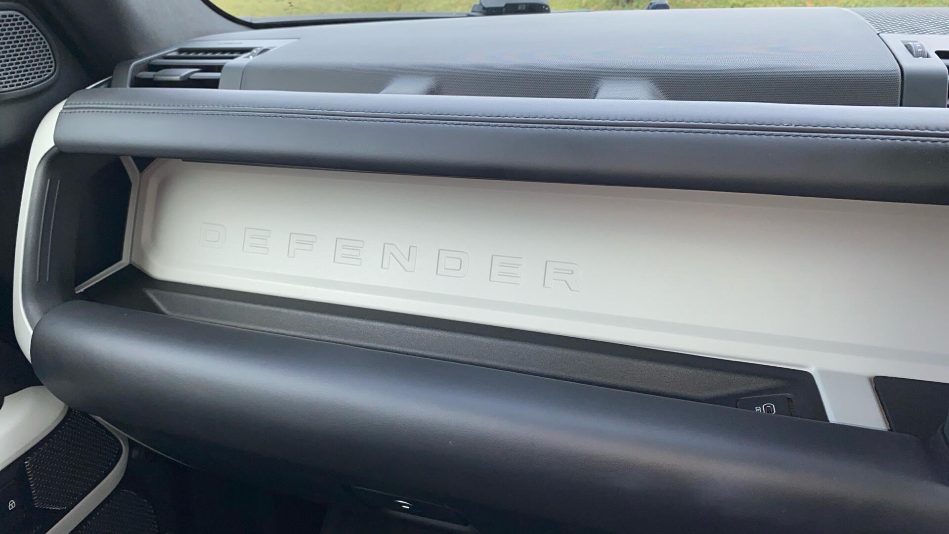 Land Rover Defender view 31