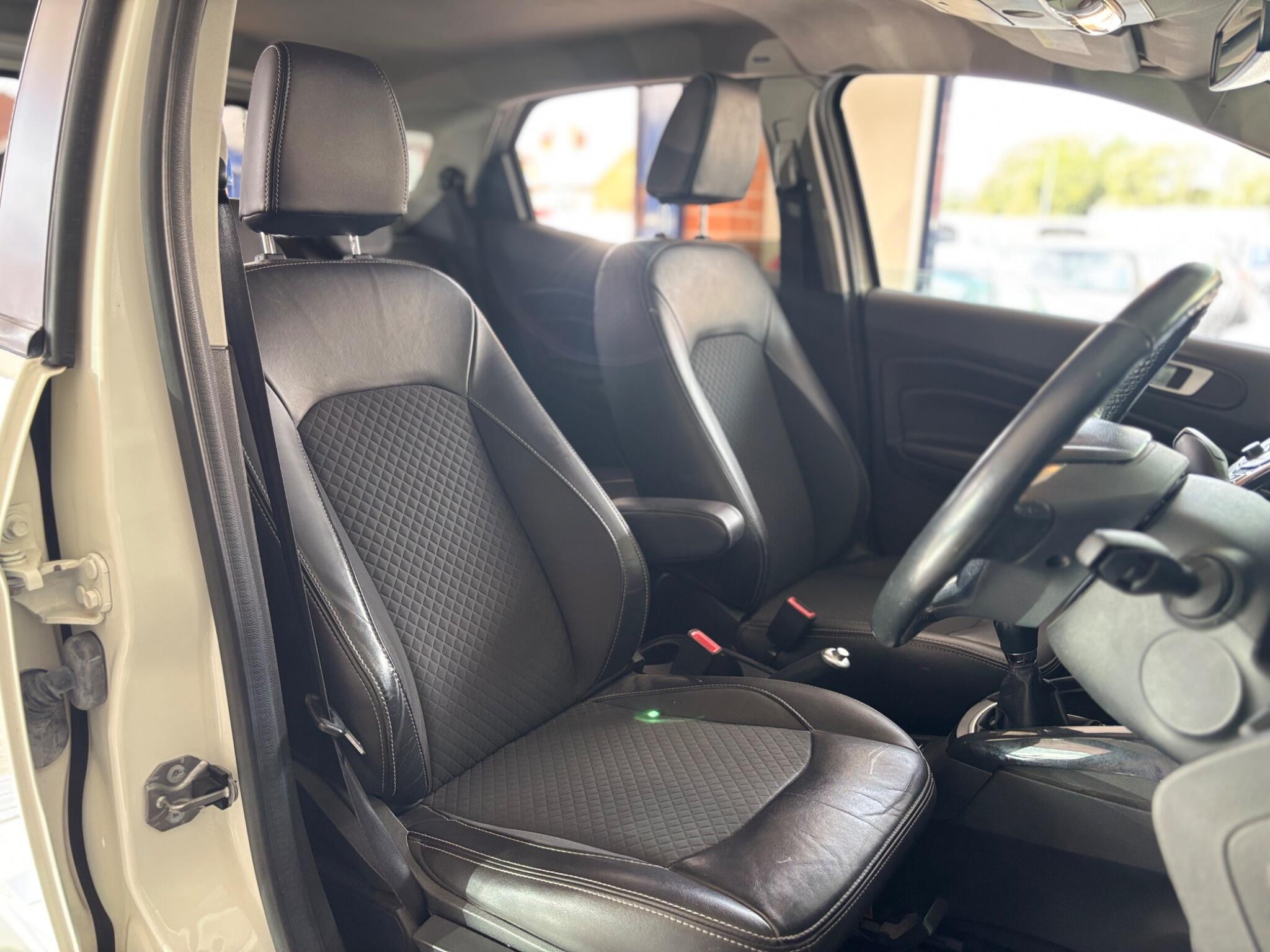 Ford Ecosport view 11