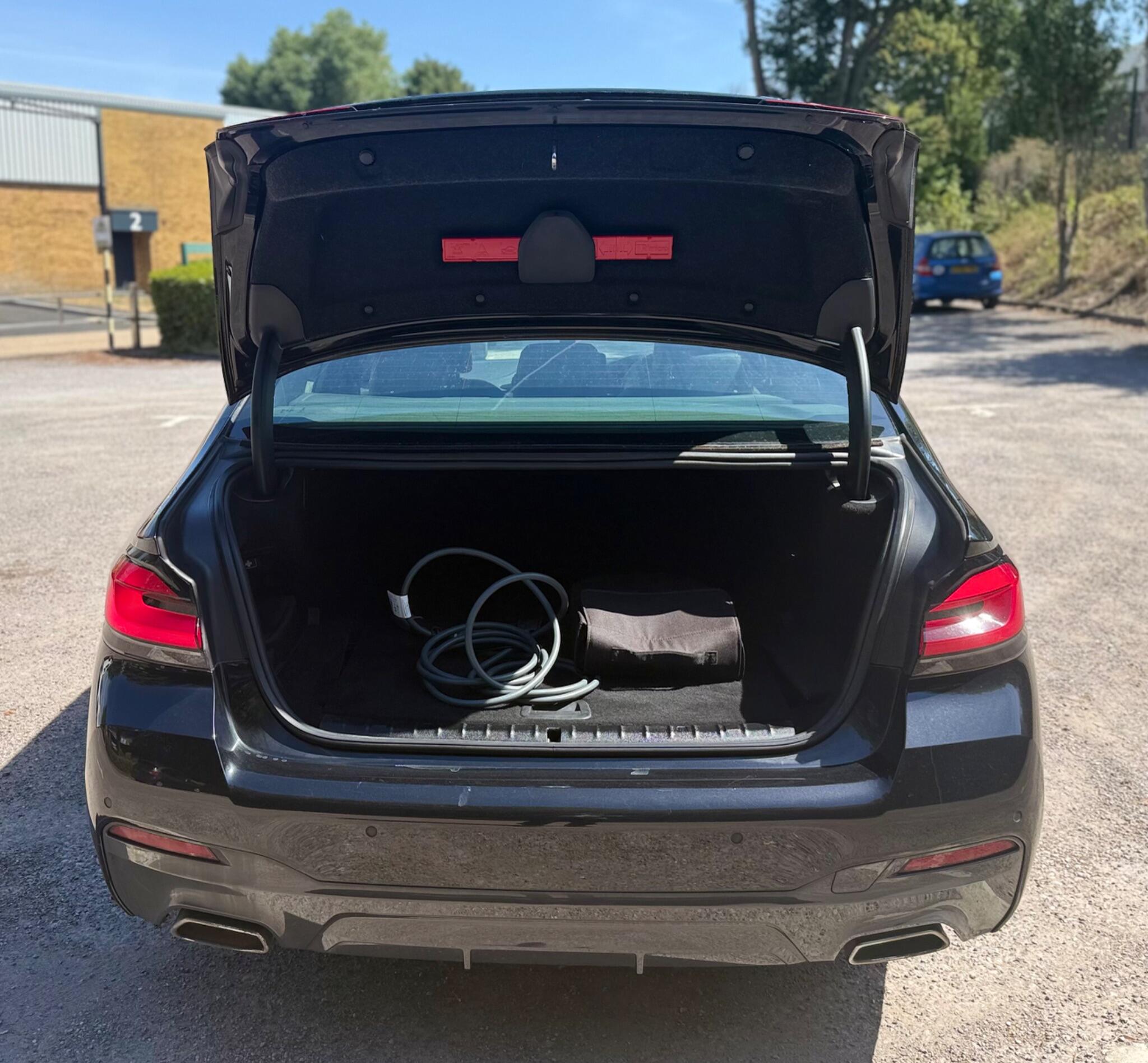 BMW 5 Series view 28