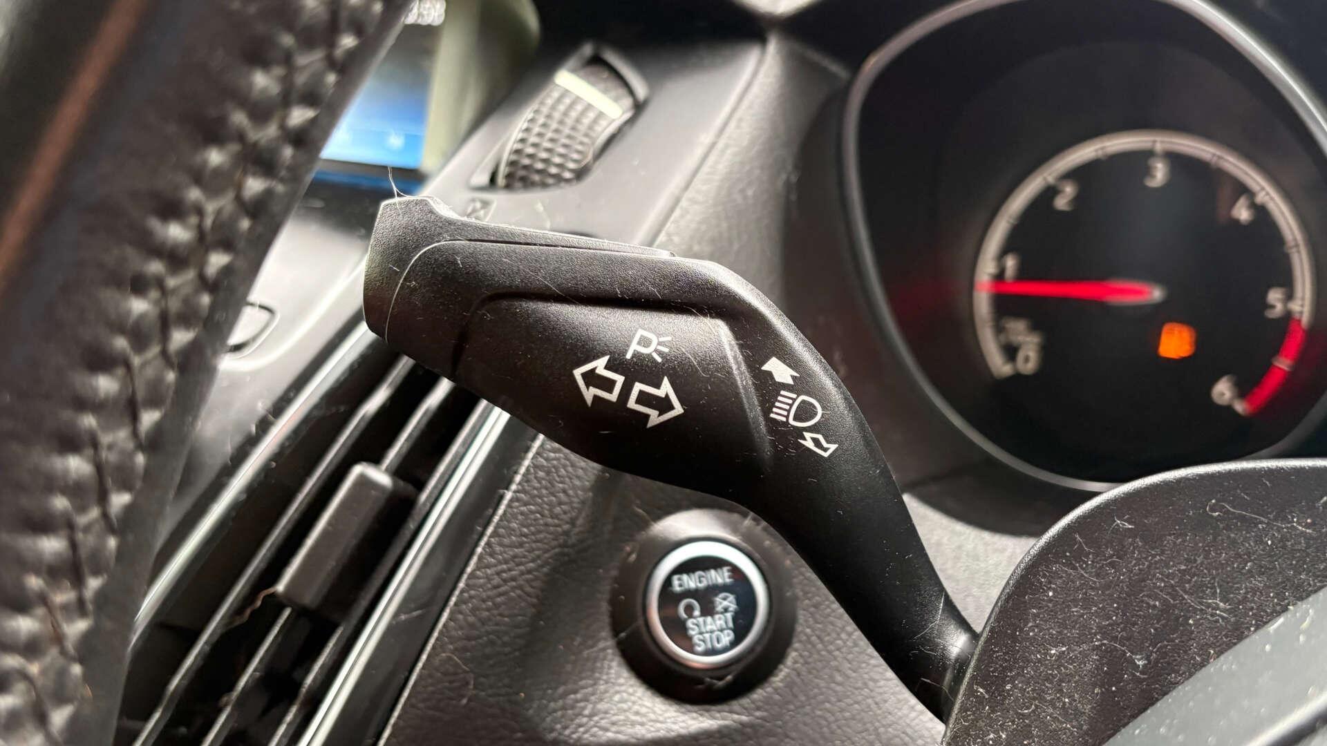 Ford Focus view 19