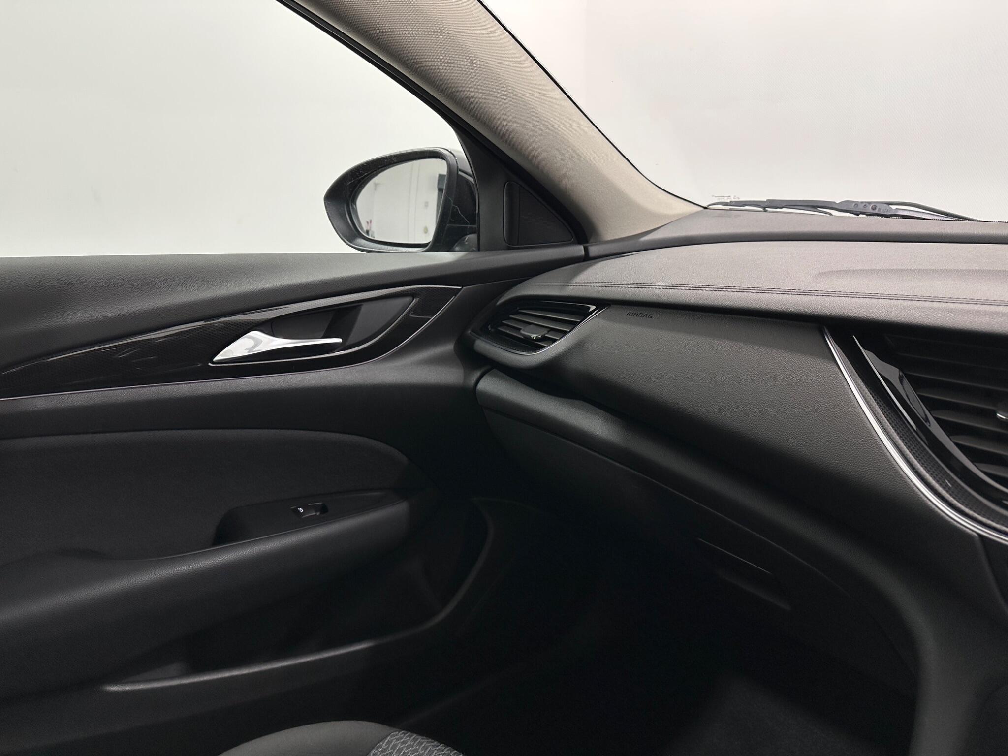 Vauxhall Insignia view 26