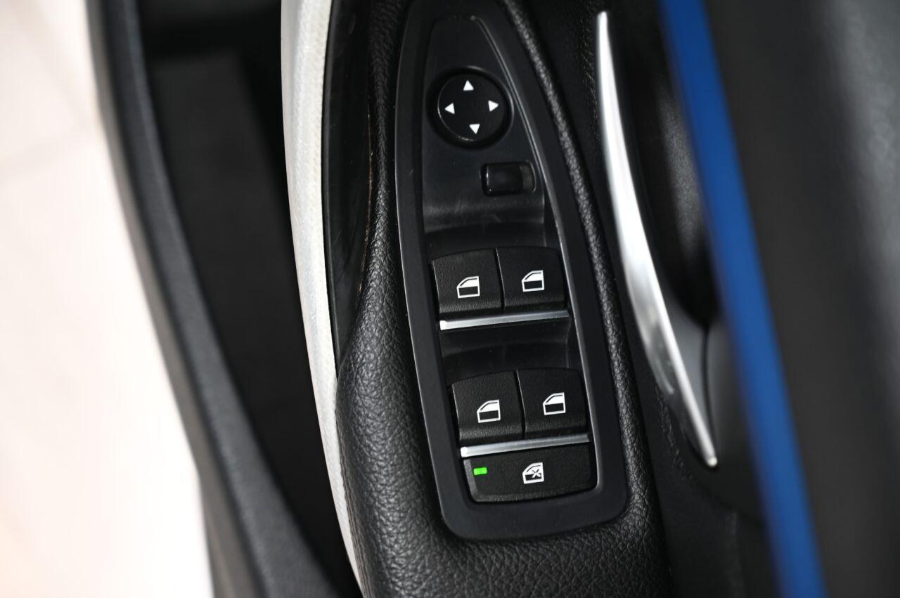 BMW 3 Series view 40