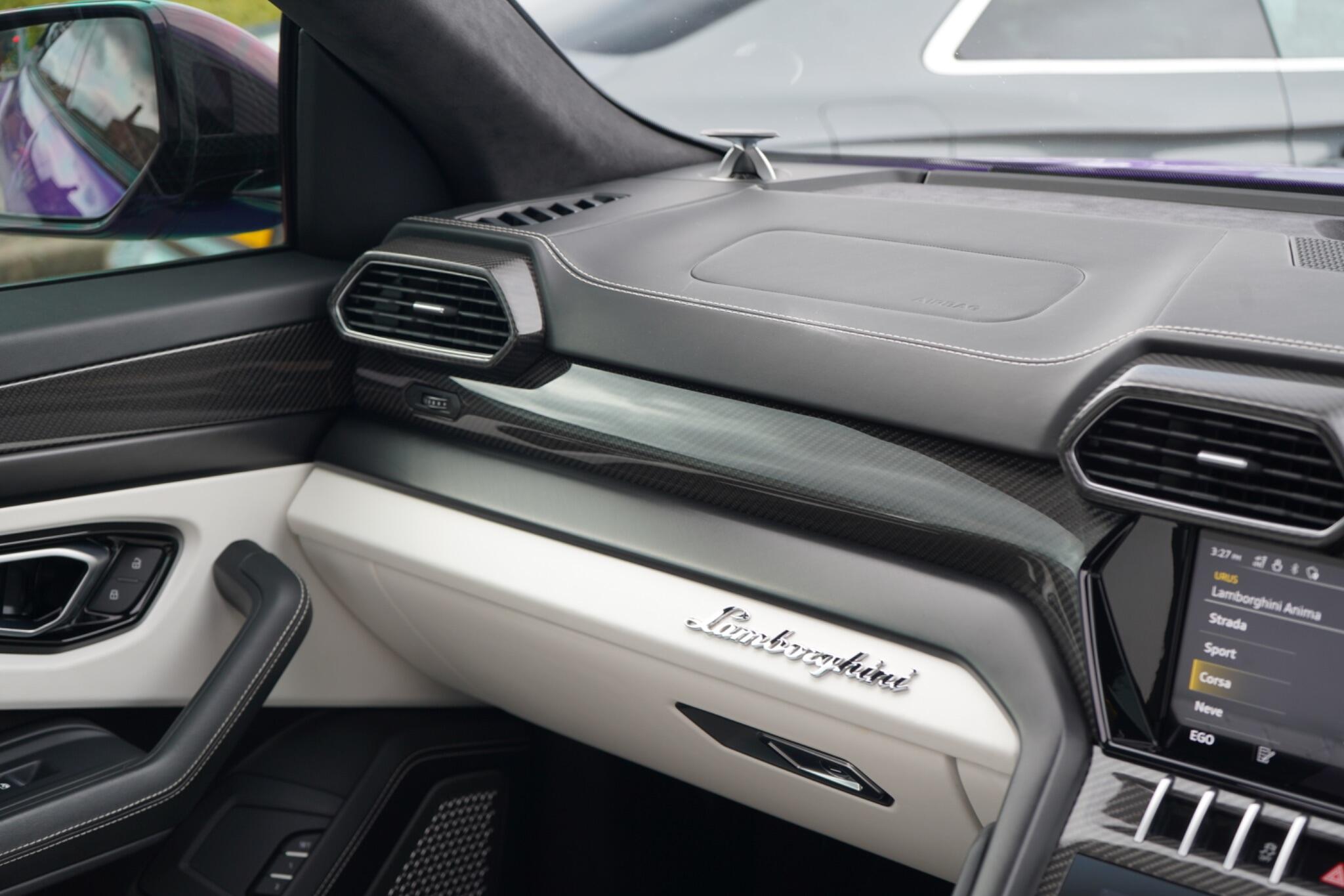 Lamborghini Urus view 30
