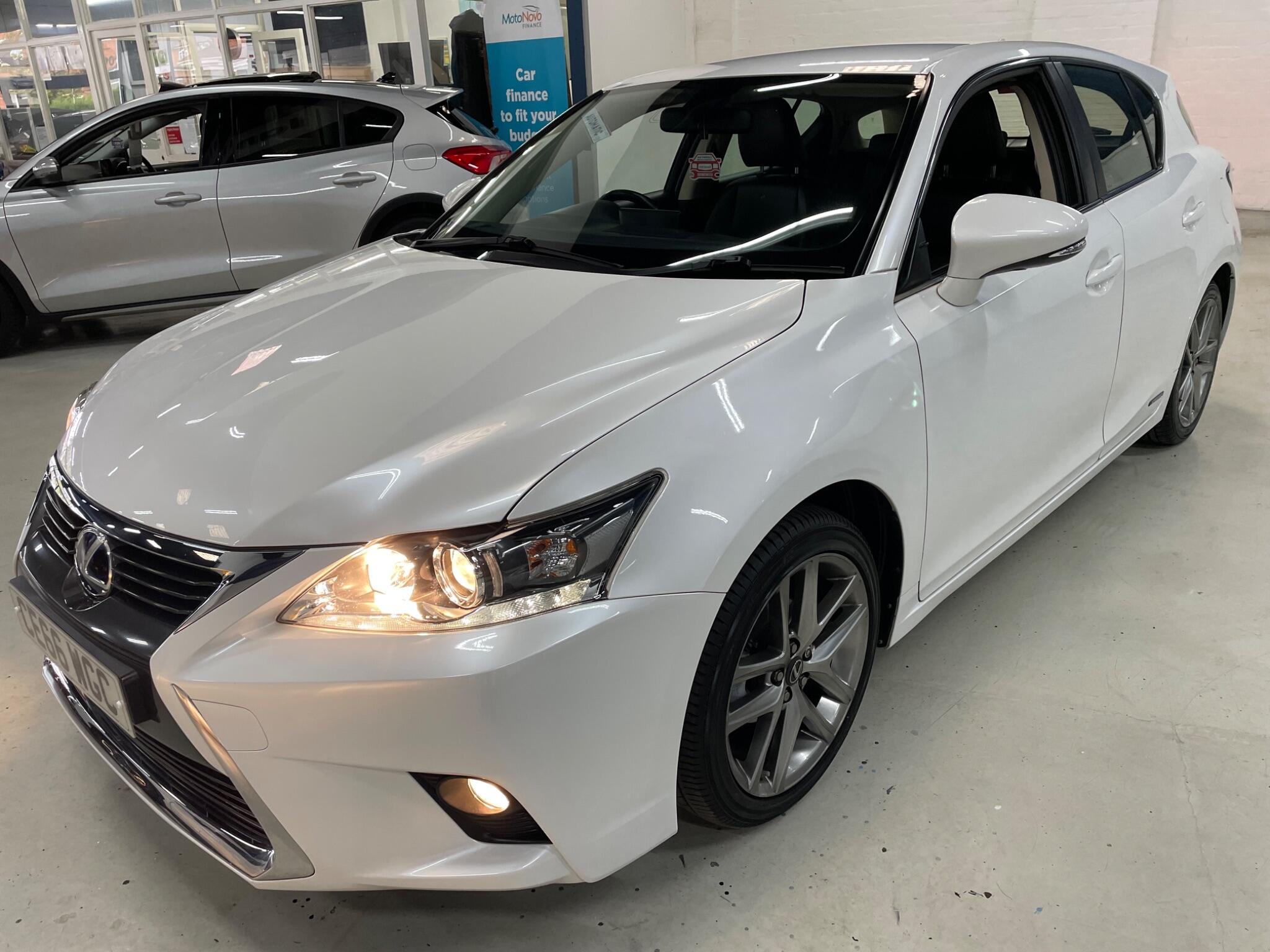 Lexus CT view 4