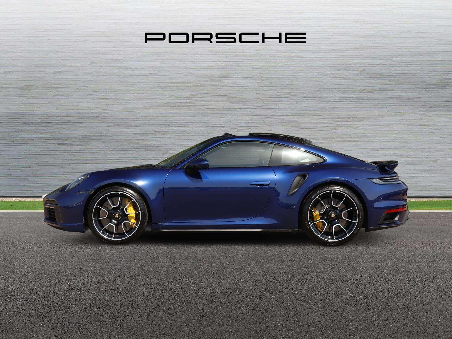 Porsche 911 view 6
