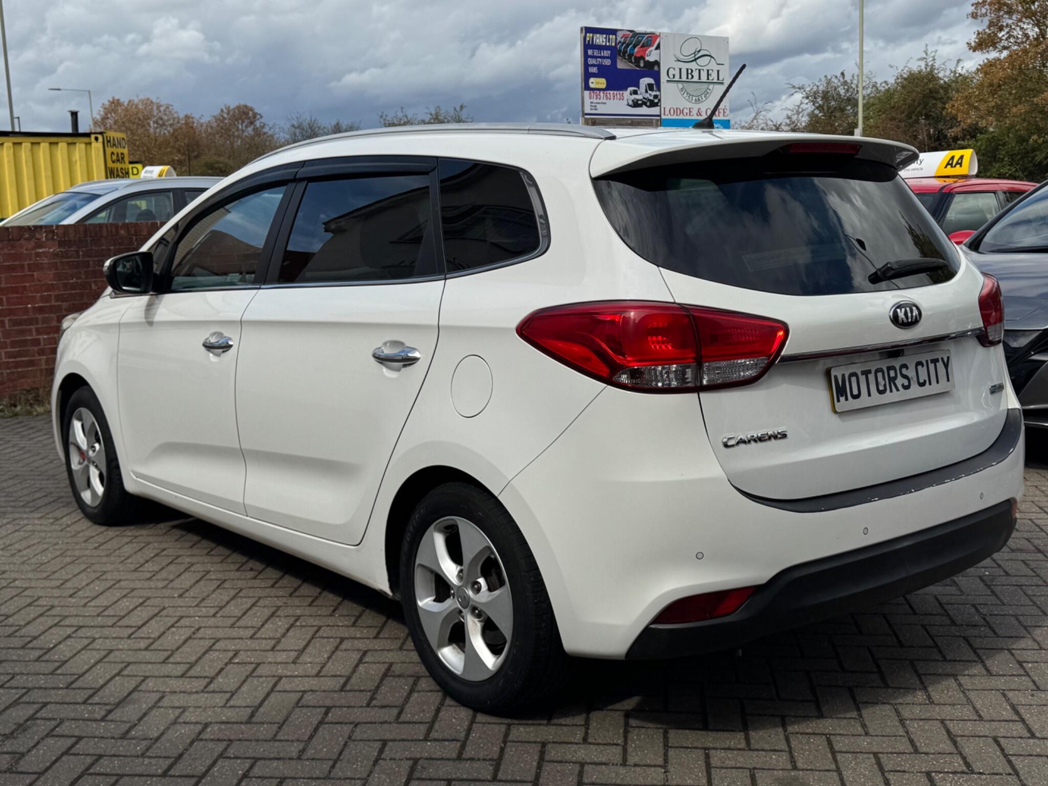 Kia Carens view 7
