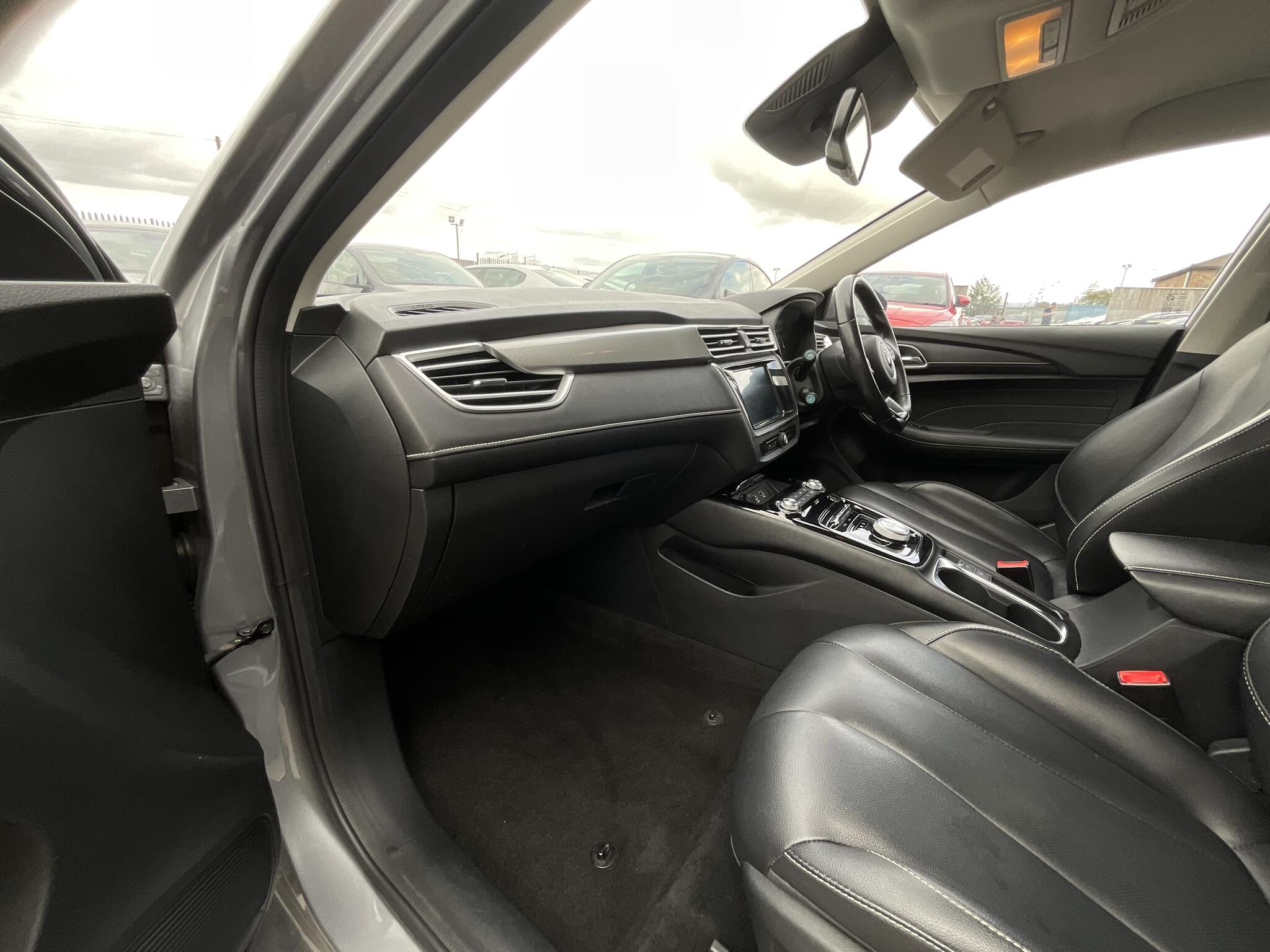 MG MG5 view 17
