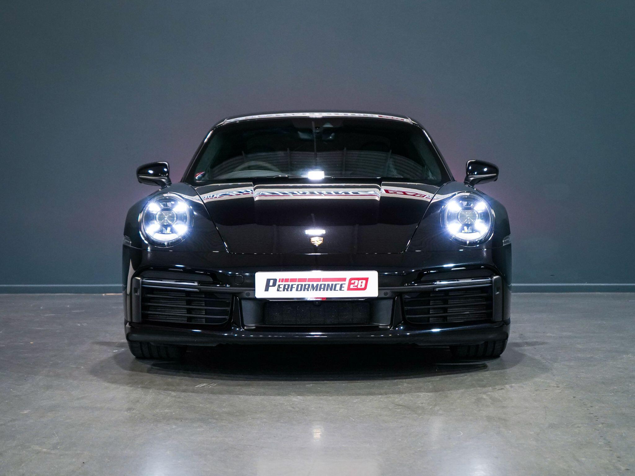 Porsche 911 view 6