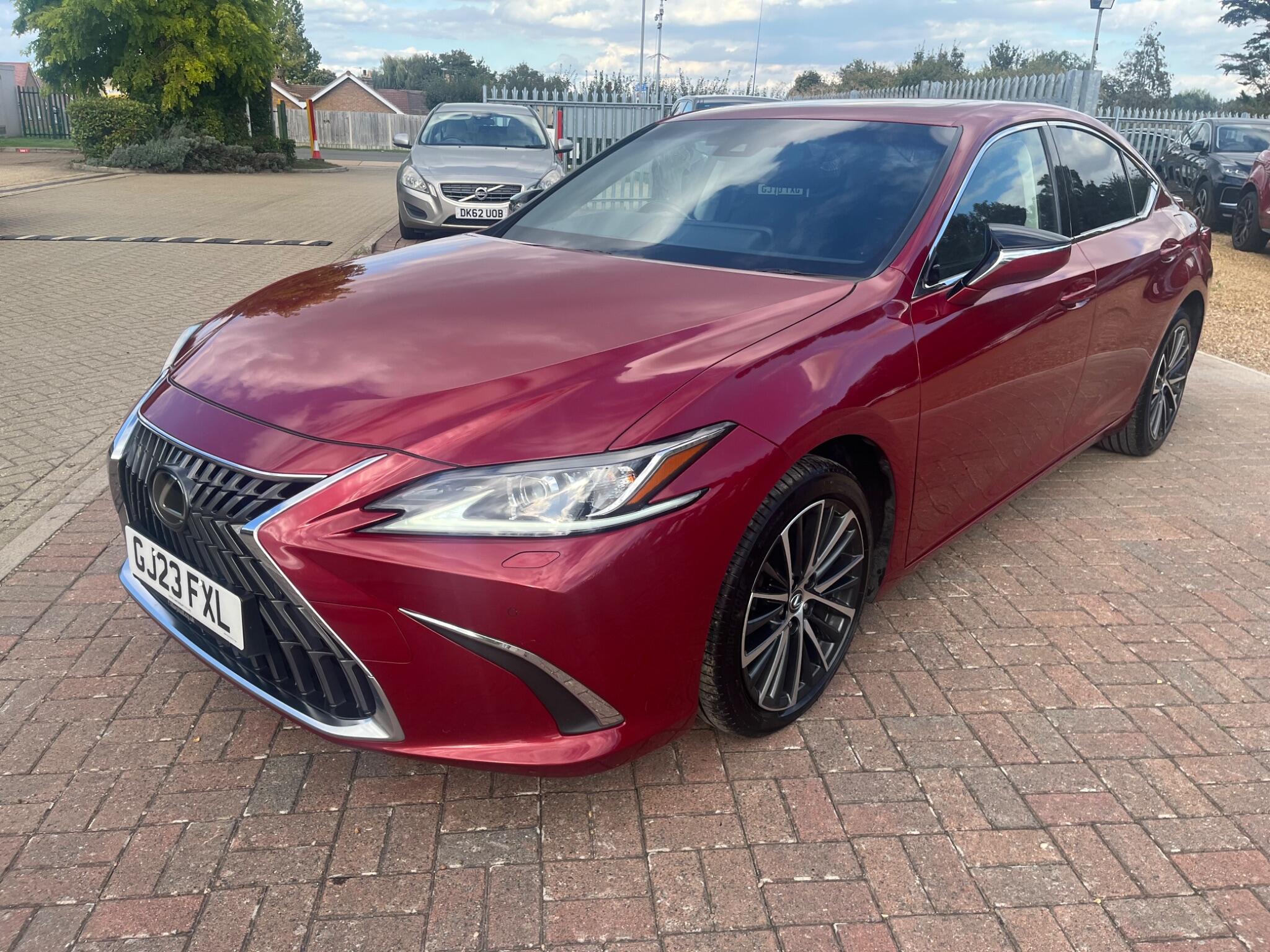 Lexus ES view 4
