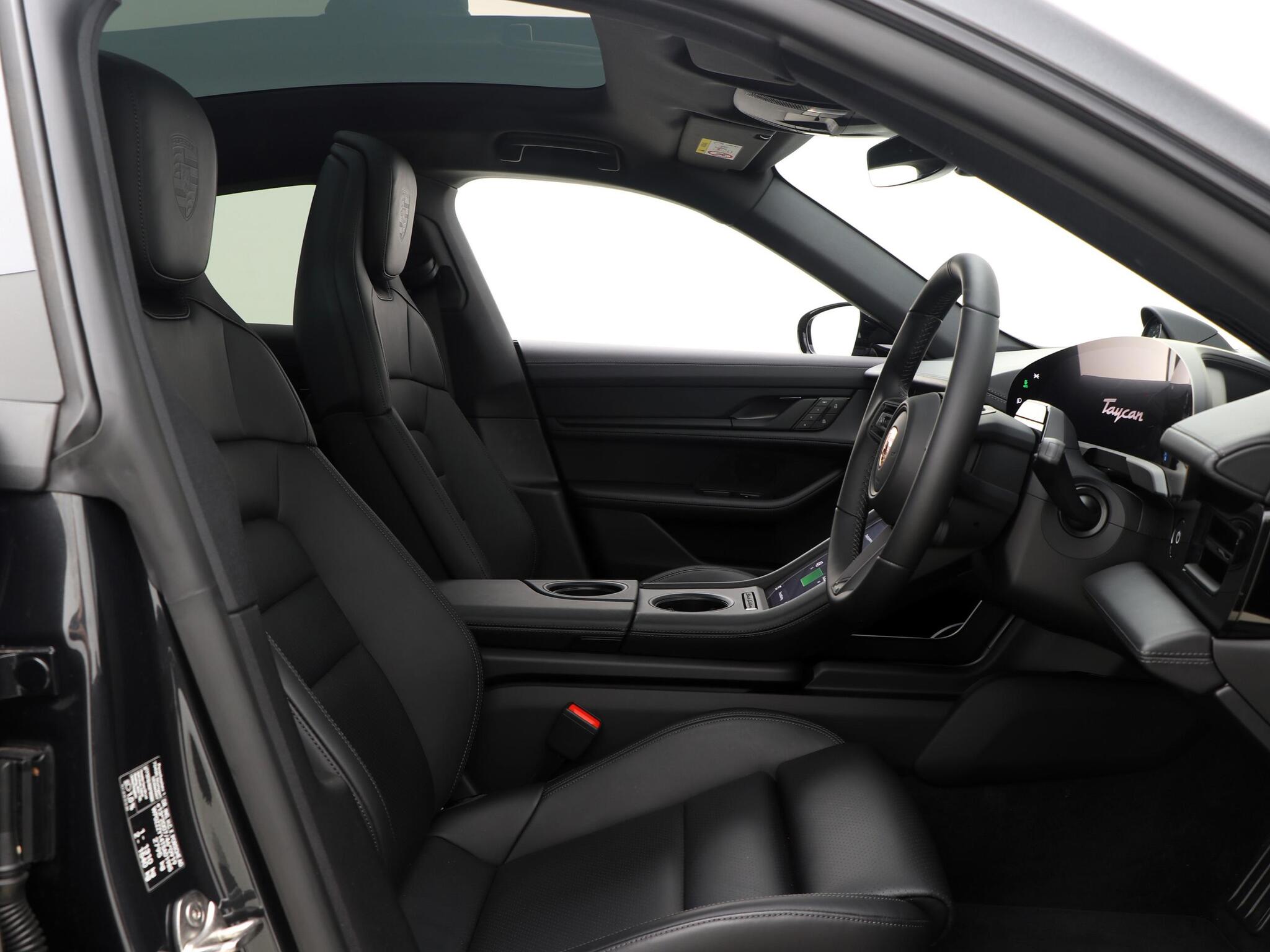 Porsche Taycan view 35
