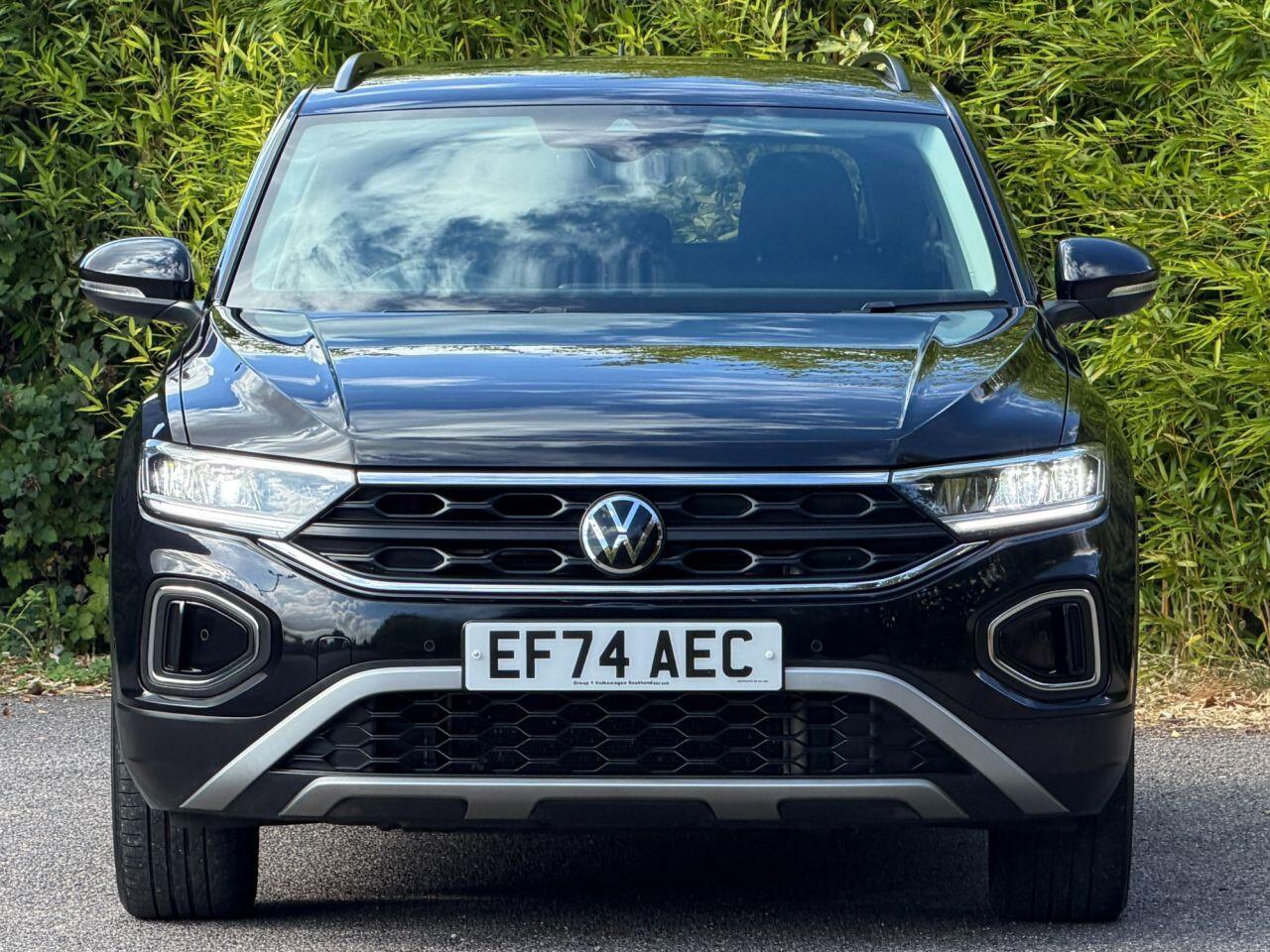 Volkswagen T-Roc view 5