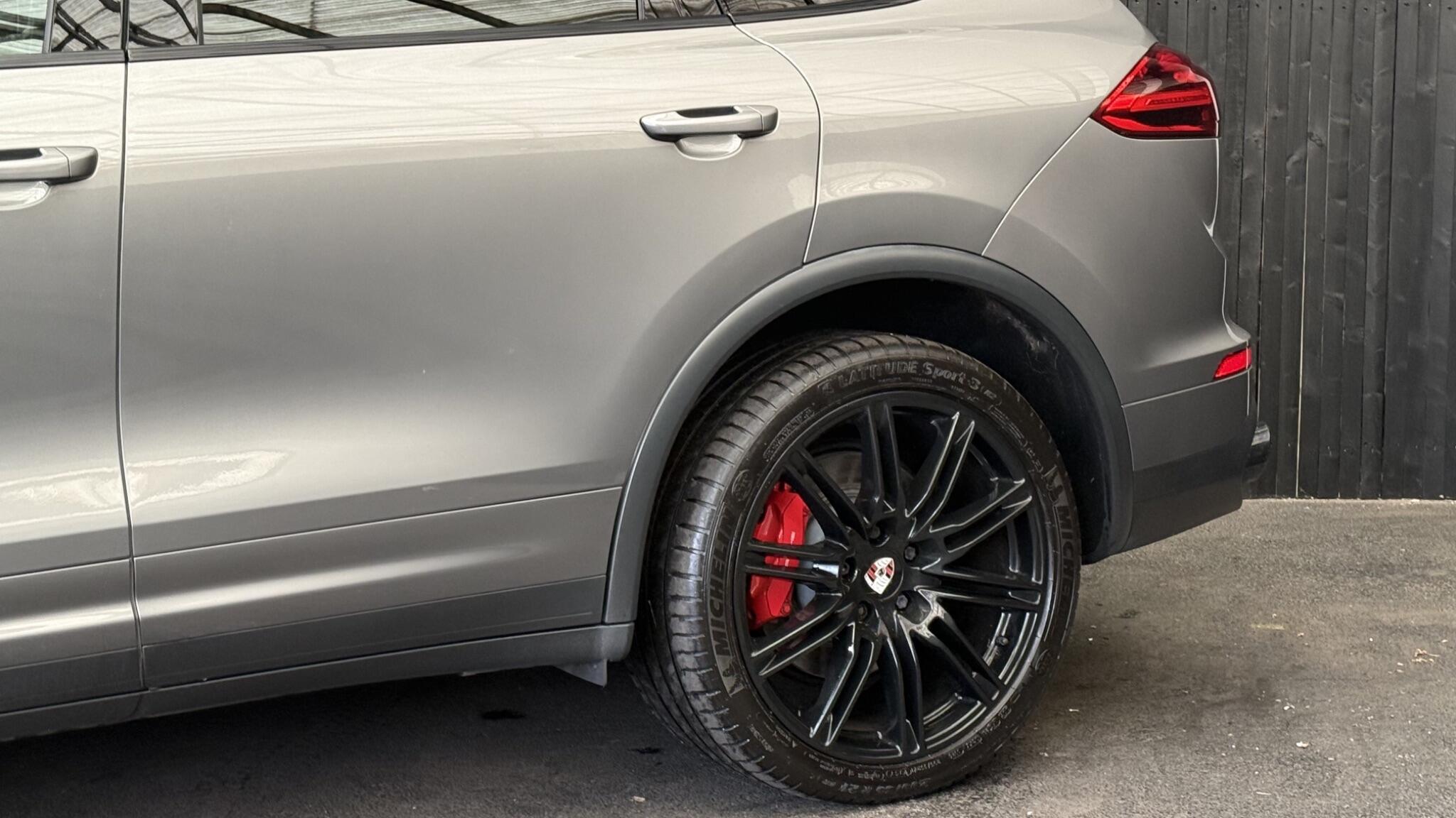 Porsche Cayenne view 34