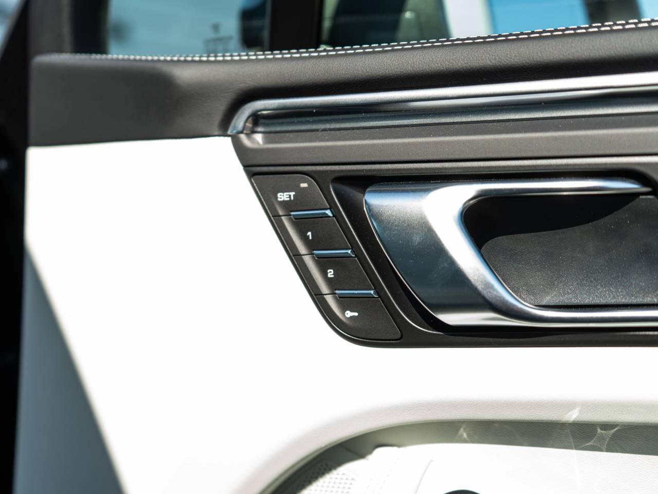 Porsche Macan view 26