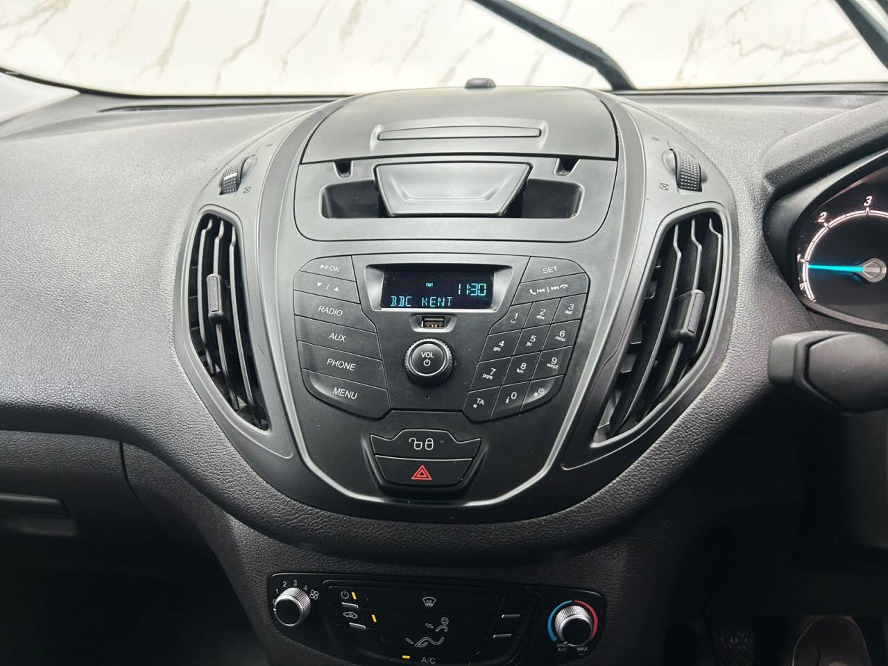 Ford Transit Courier view 17