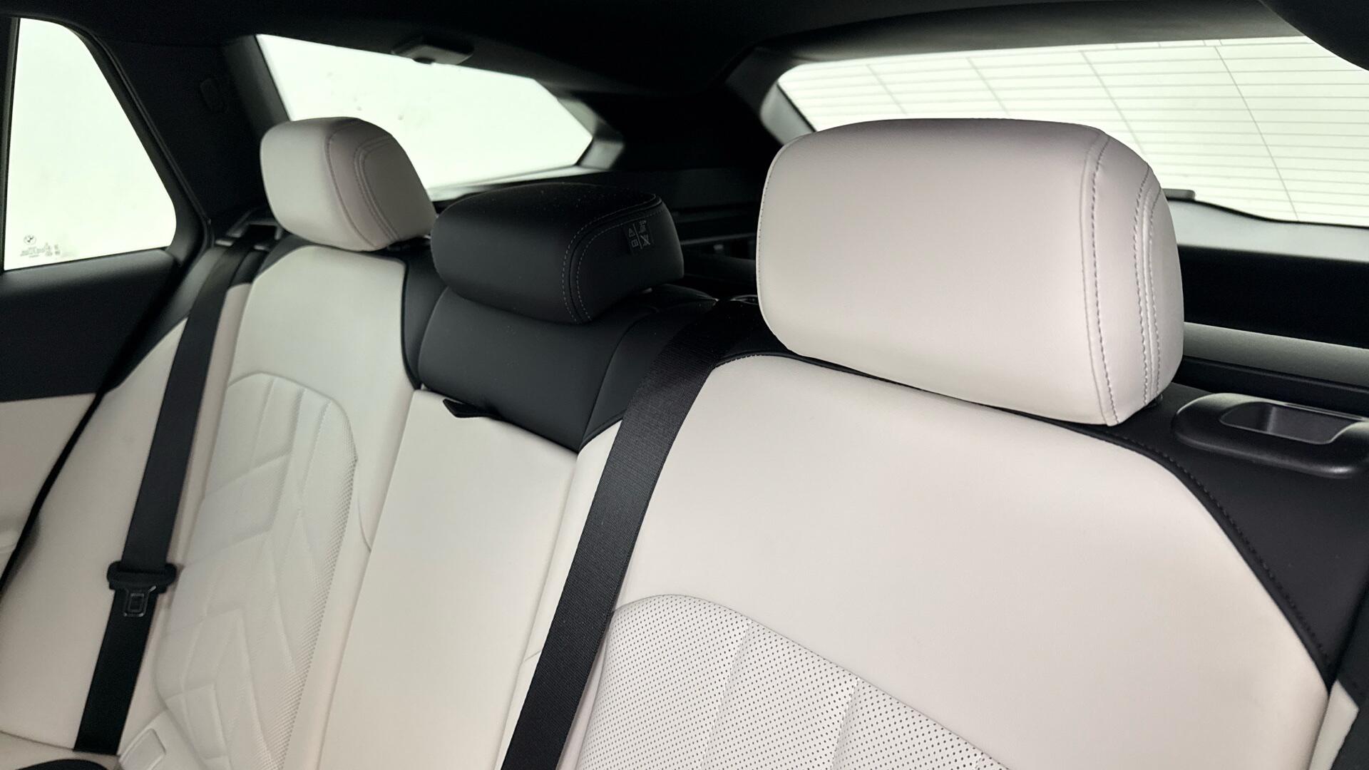 BMW 5 Series view 12